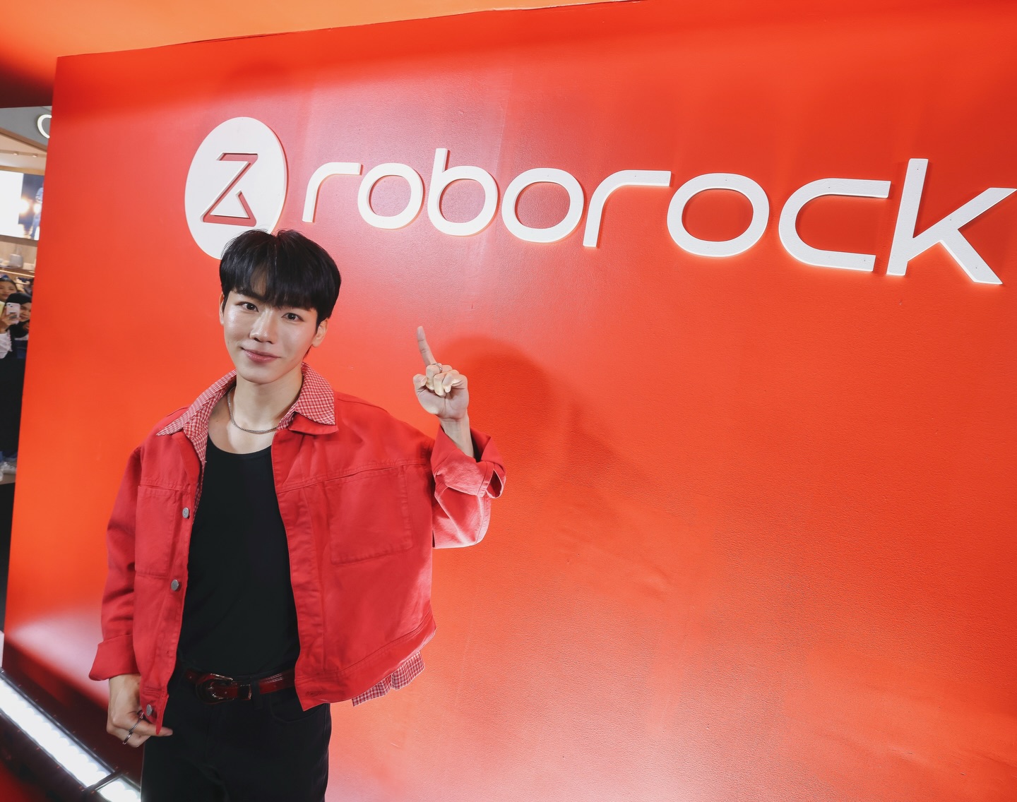 วอร์ - วนรัตน์ รัศมีรัตน์