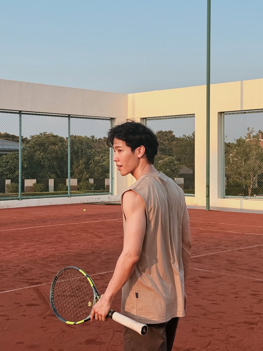 วอร์ - วนรัตน์ รัศมีรัตน์