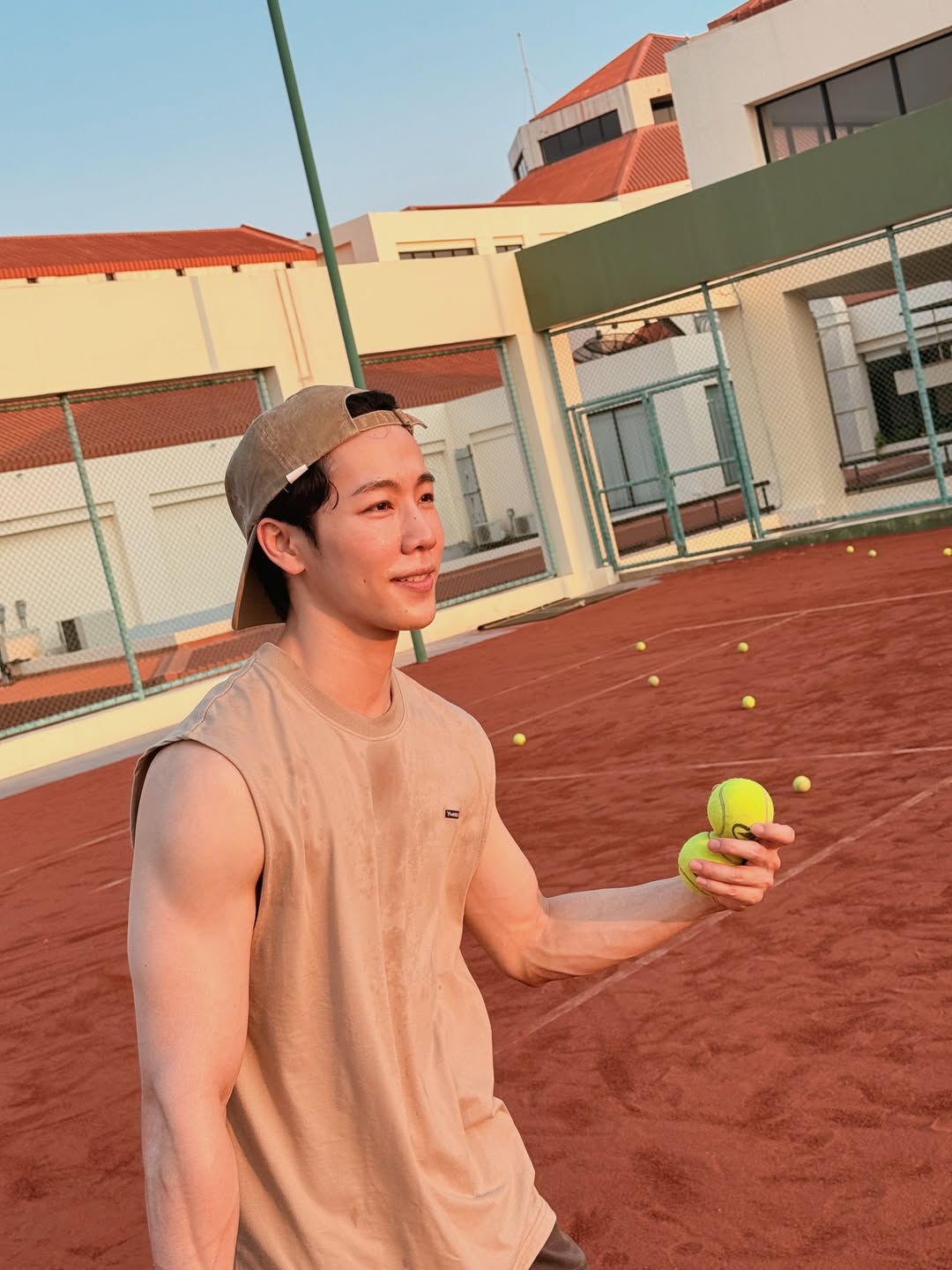 วอร์ - วนรัตน์ รัศมีรัตน์