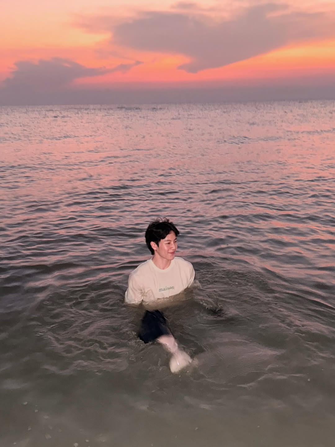 วอร์ - วนรัตน์ รัศมีรัตน์