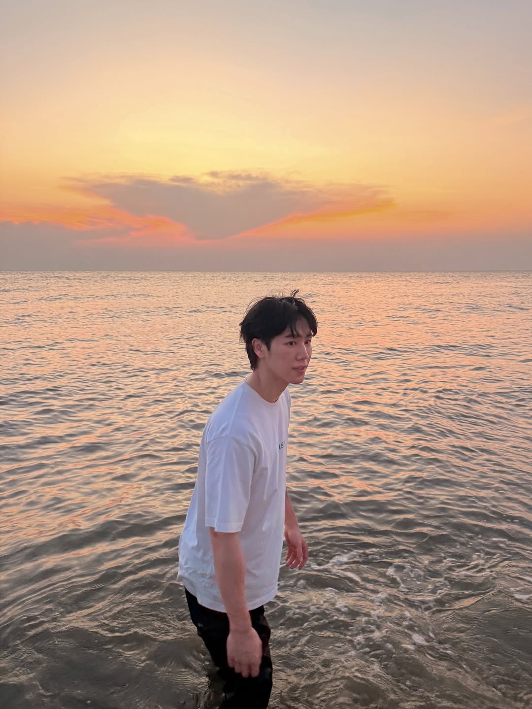 วอร์ - วนรัตน์ รัศมีรัตน์