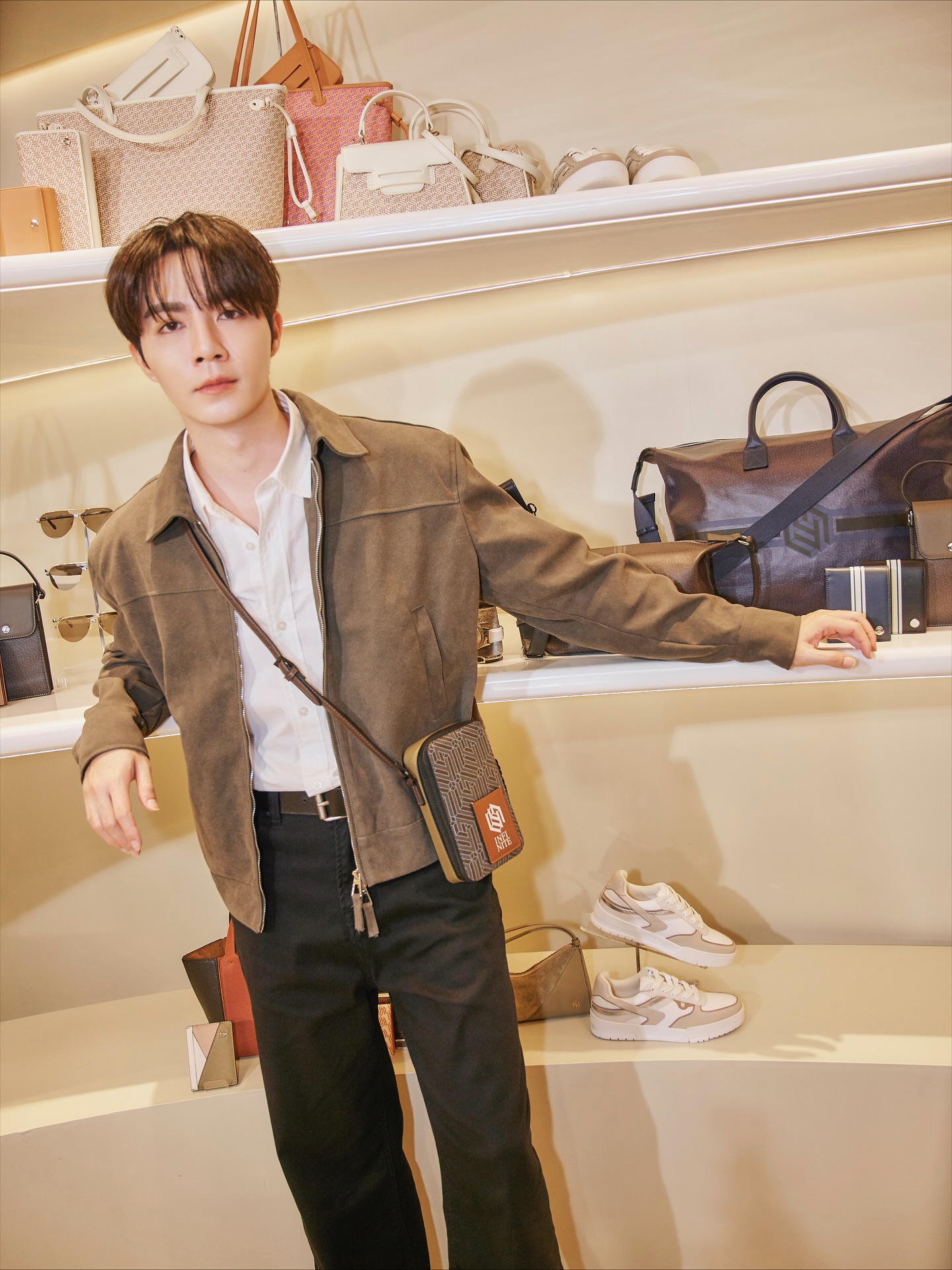 ซี - พฤกษ์ พานิช