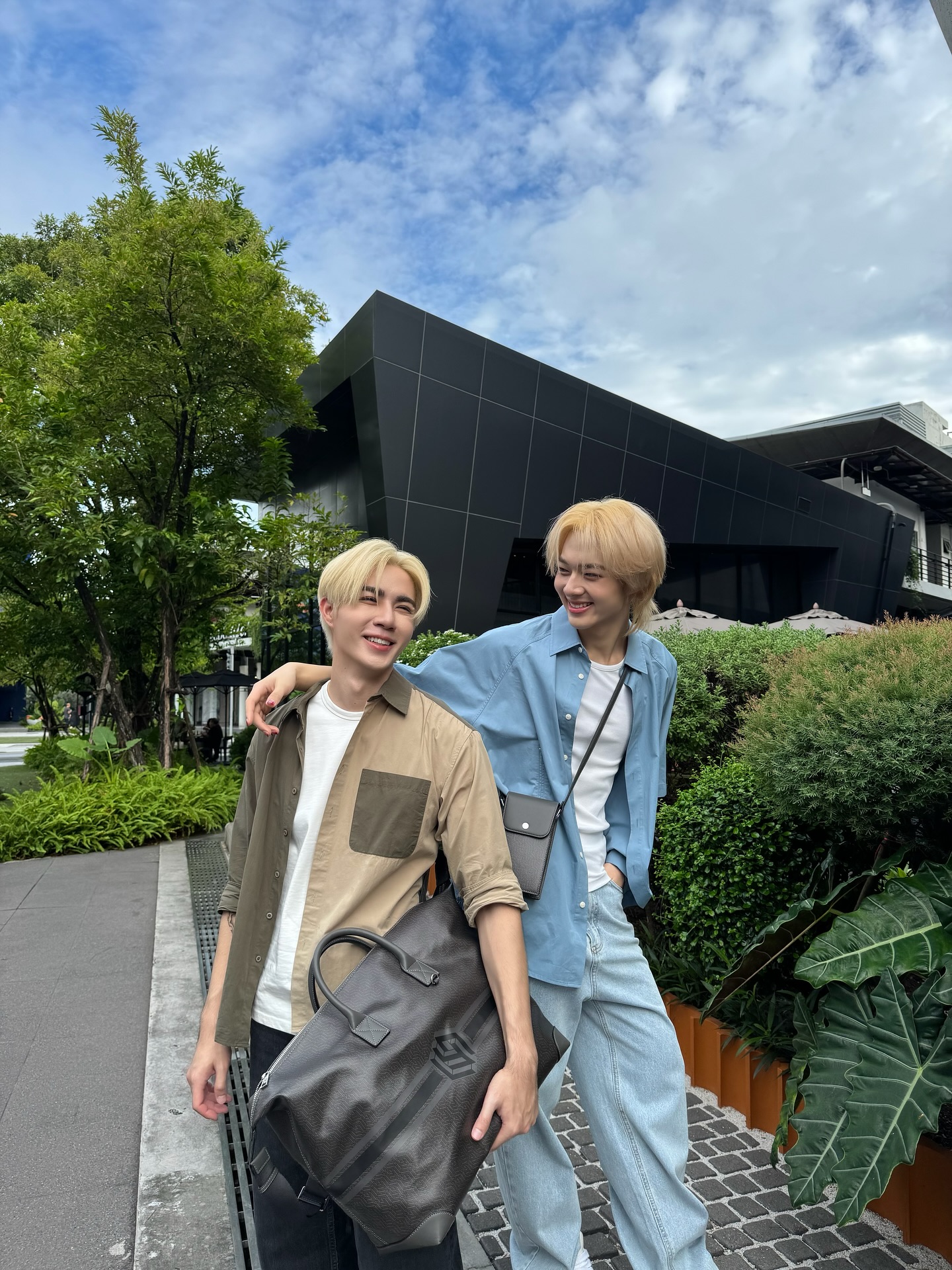 ซี - พฤกษ์ พานิช