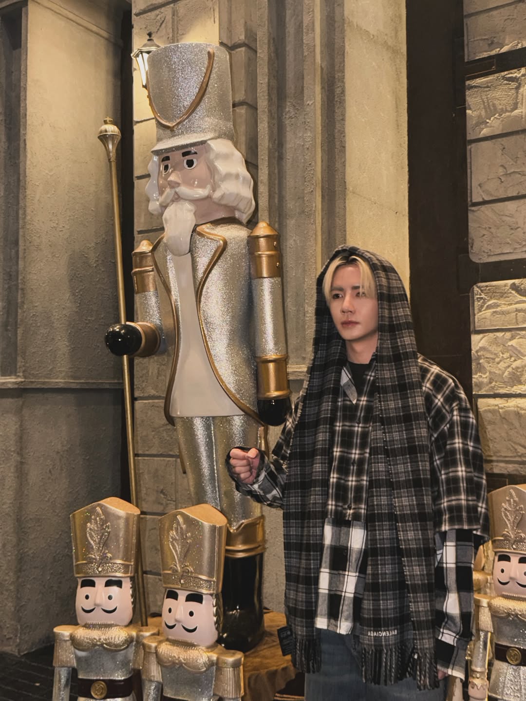 ซี - พฤกษ์ พานิช