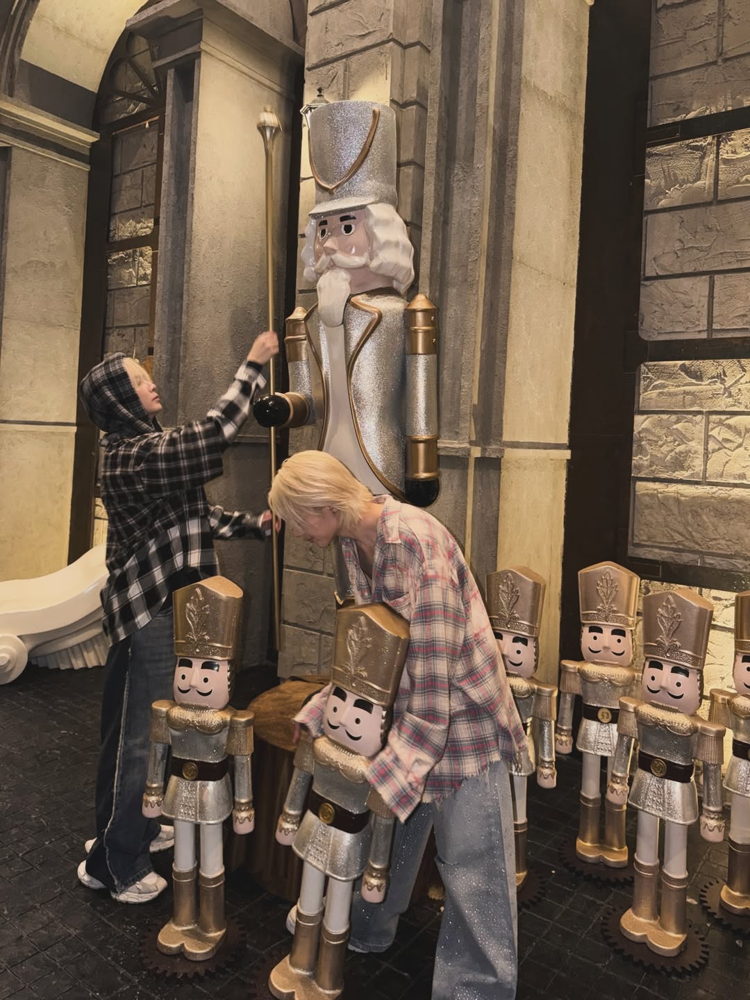 ซี - พฤกษ์ พานิช