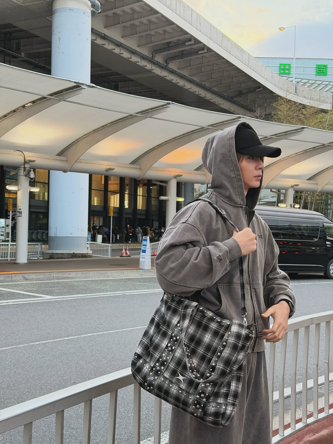 ซี - พฤกษ์ พานิช