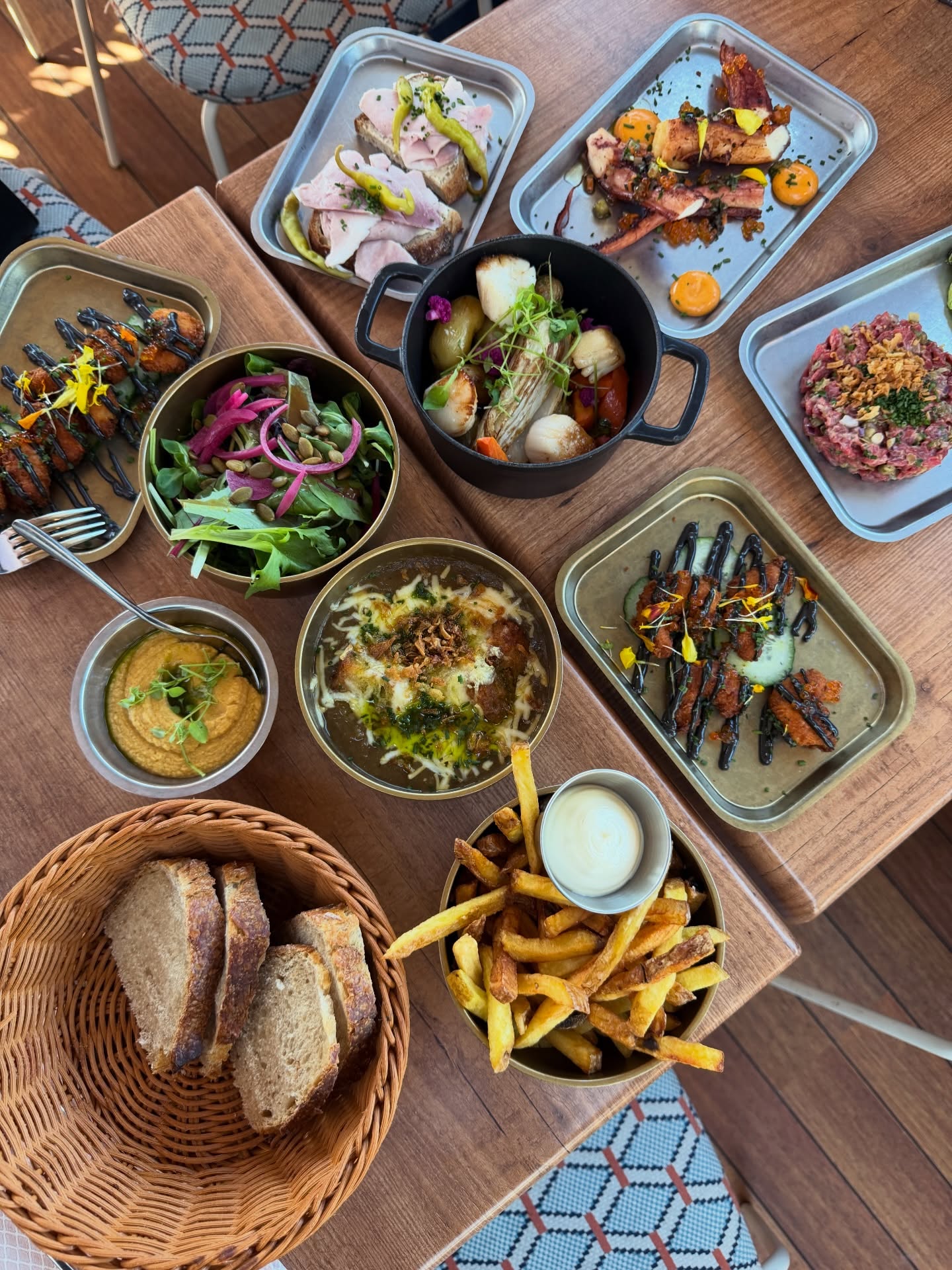 ซี - พฤกษ์ พานิช