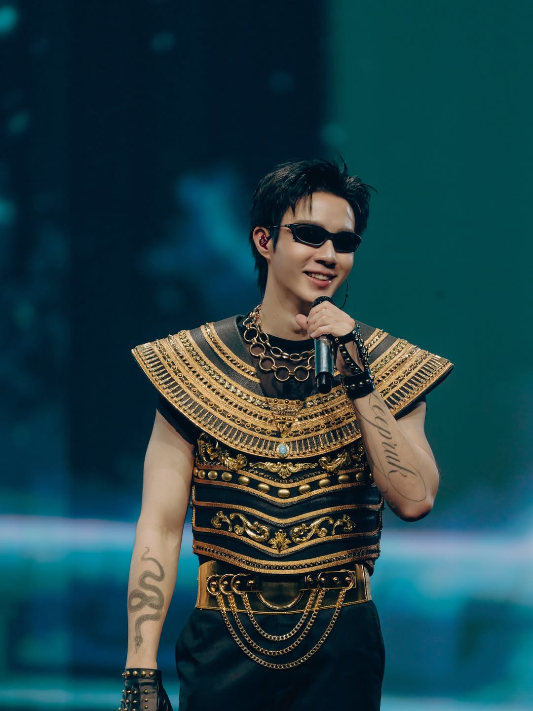 ซี - พฤกษ์ พานิช