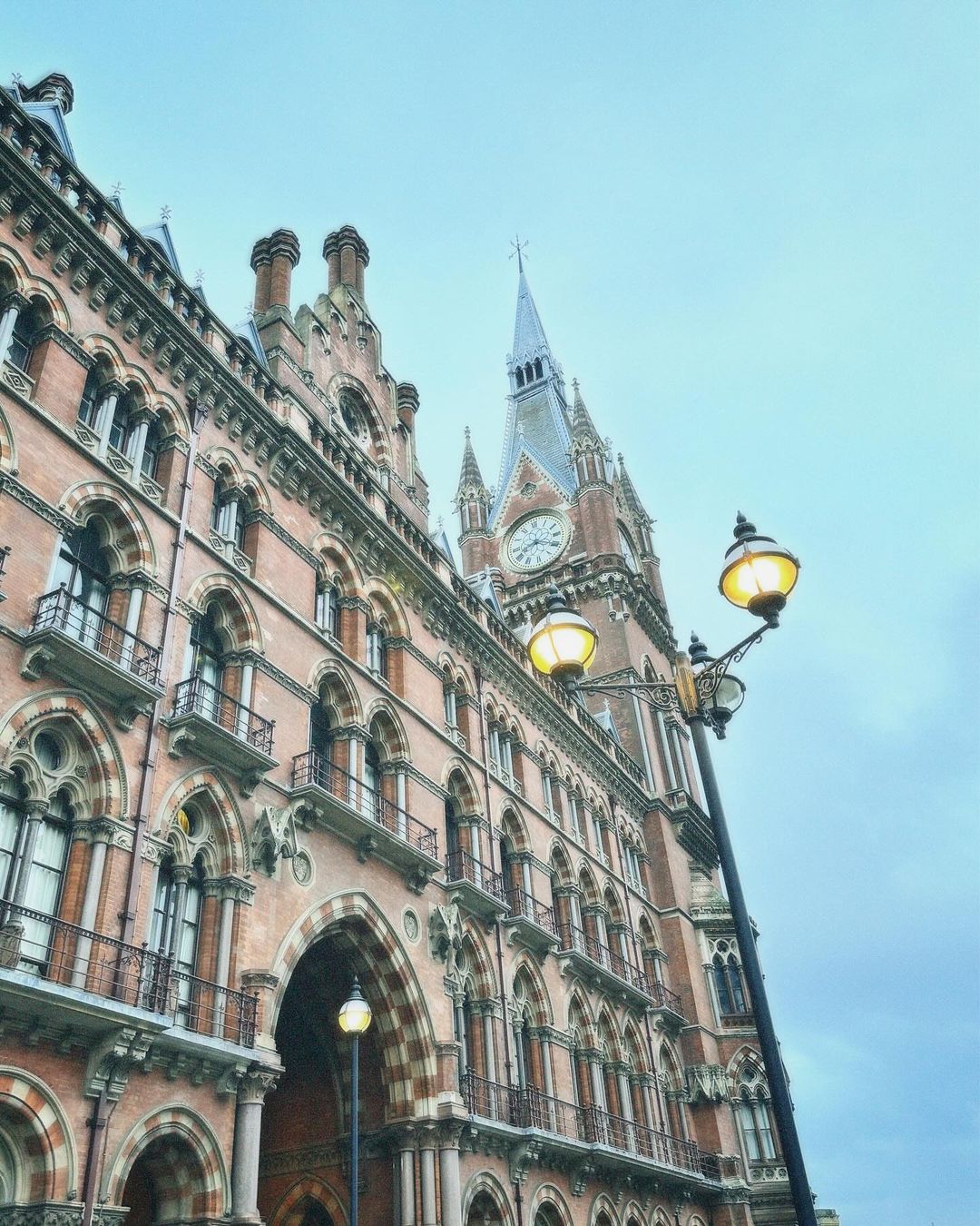 เข้ม -  หัสวีร์ ภัคพงษ์ไพศาล