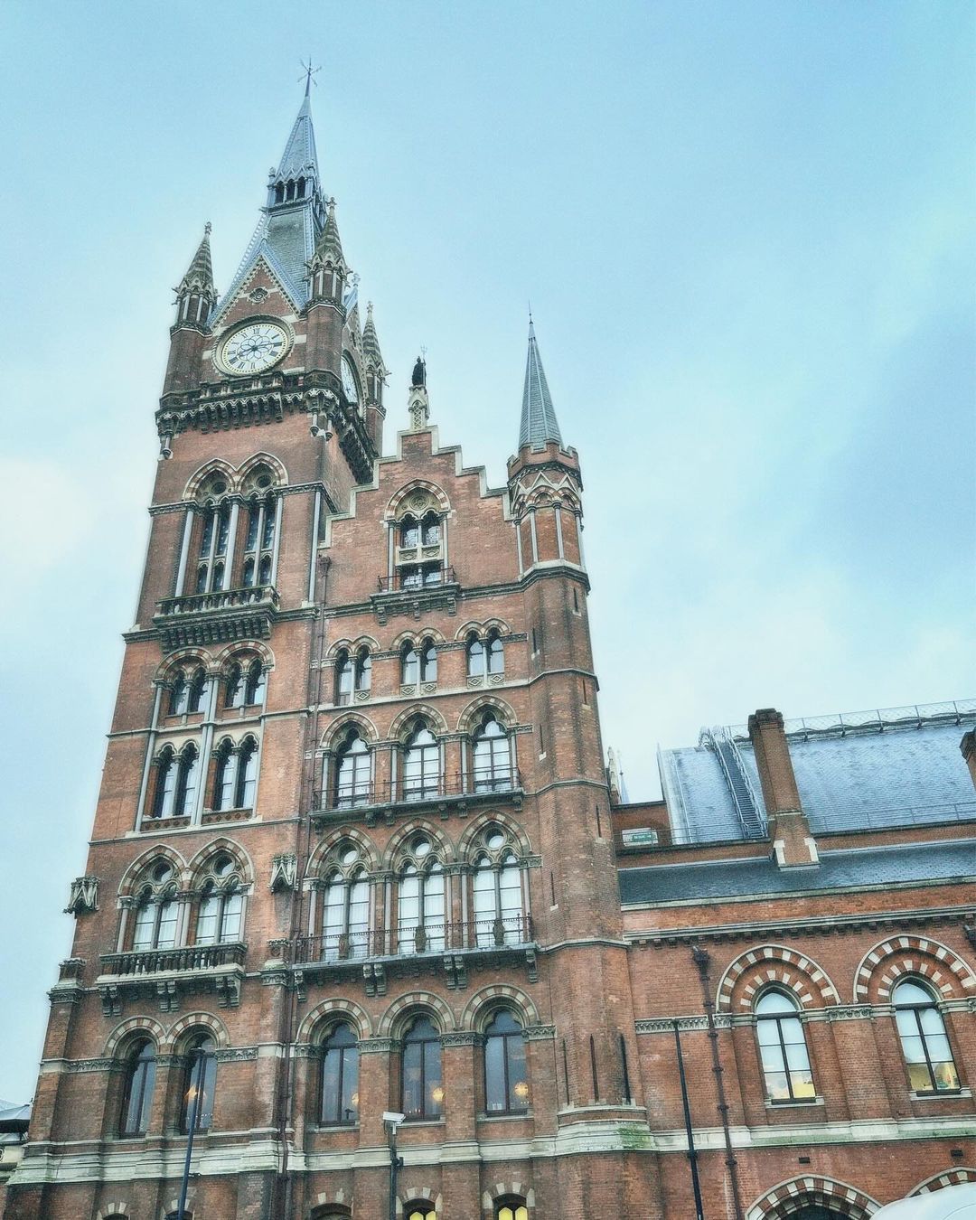 เข้ม -  หัสวีร์ ภัคพงษ์ไพศาล