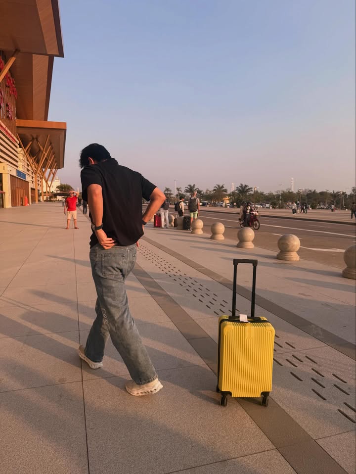 เข้ม -  หัสวีร์ ภัคพงษ์ไพศาล