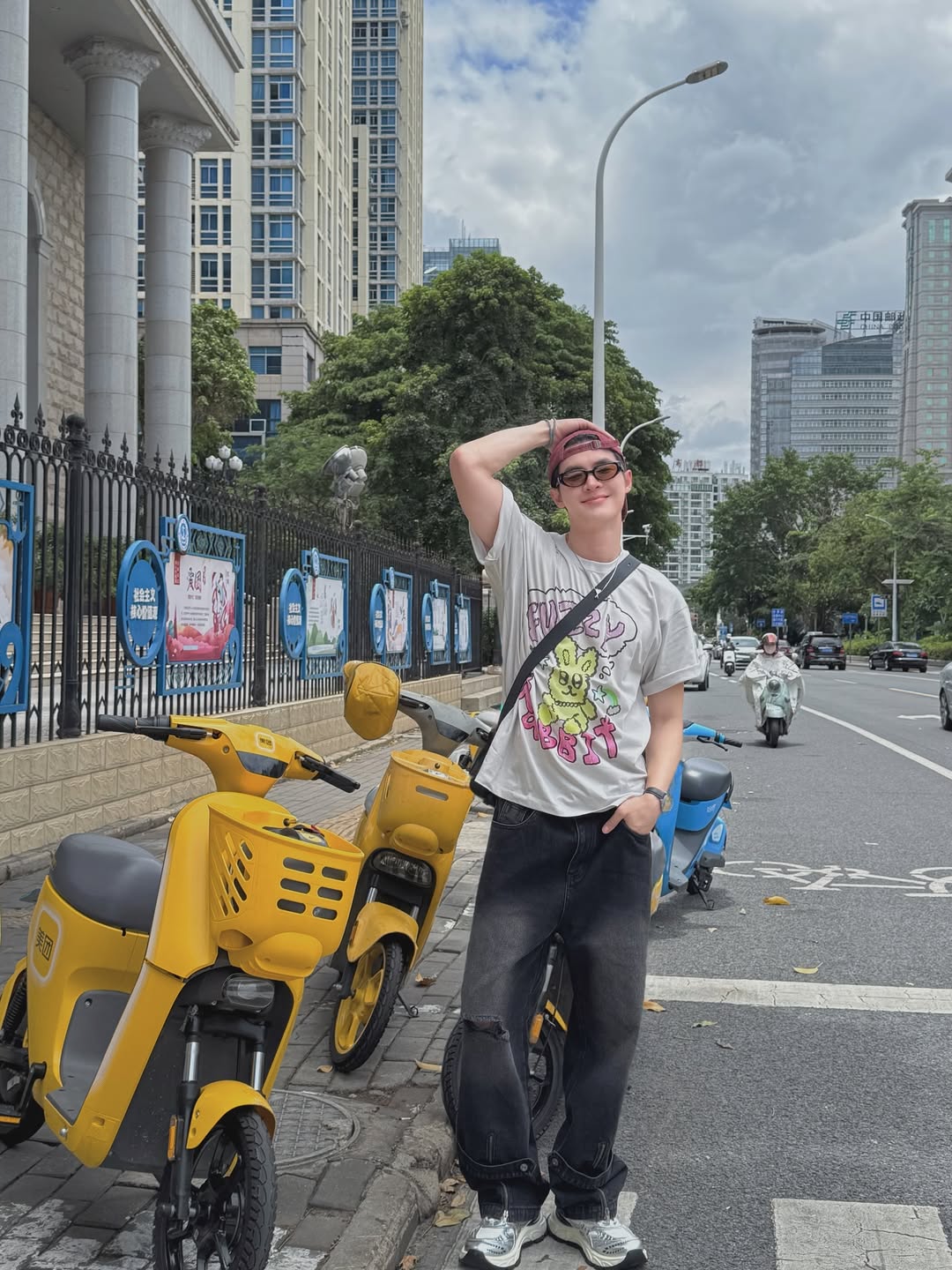 บิลลี่ - ภัทรชนน อ่อนสอาด