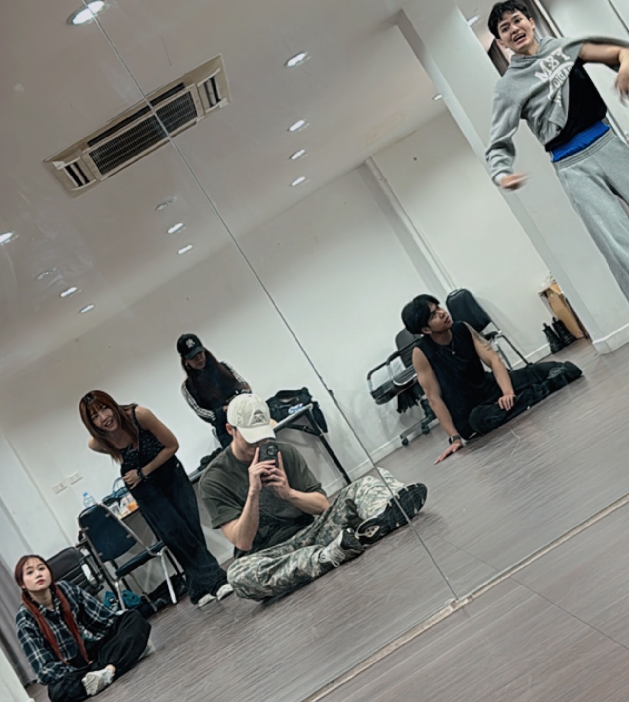 บิลลี่ - ภัทรชนน อ่อนสอาด