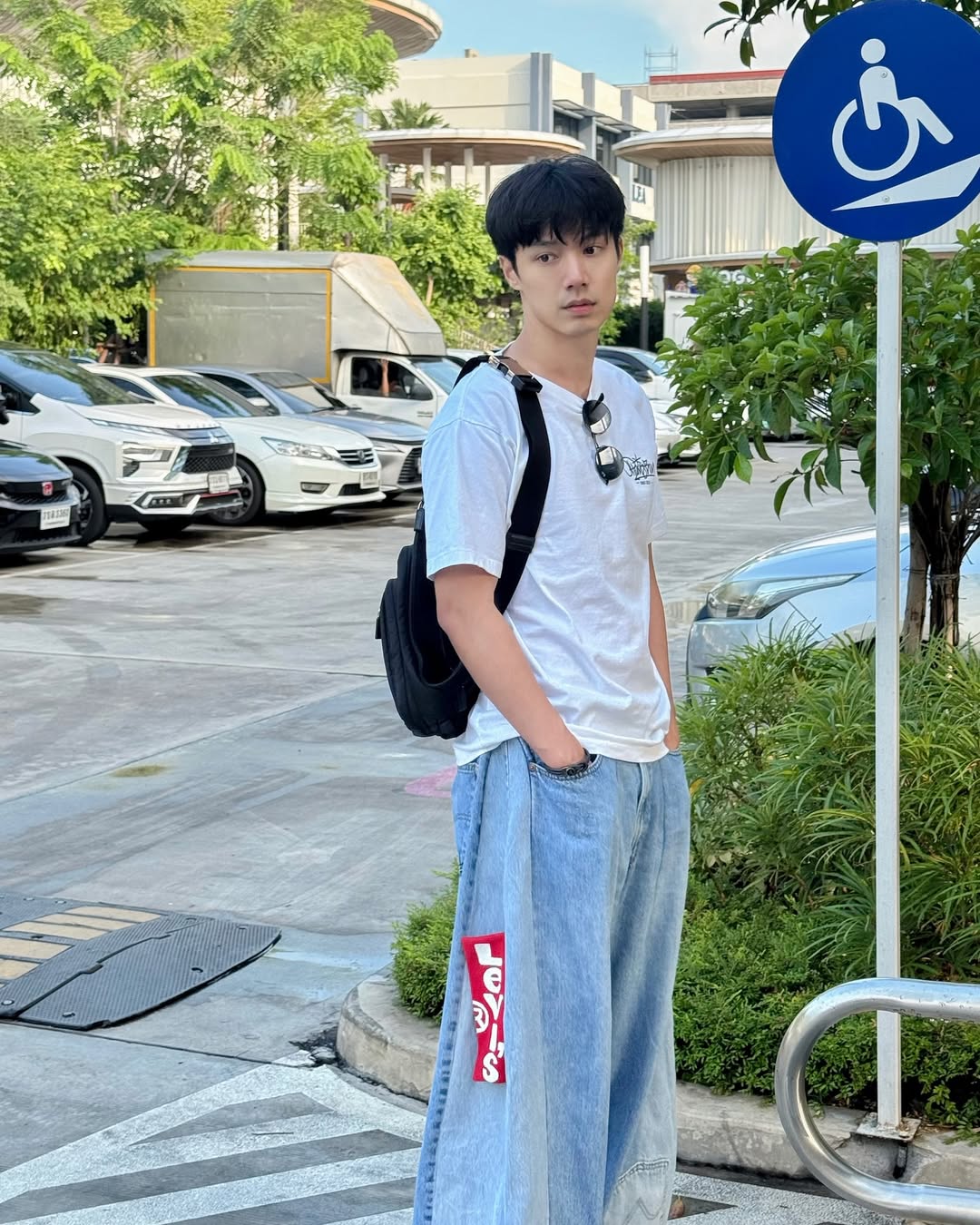 จ๊อบ - ธัชพล กู้วงศ์บัณฑิต