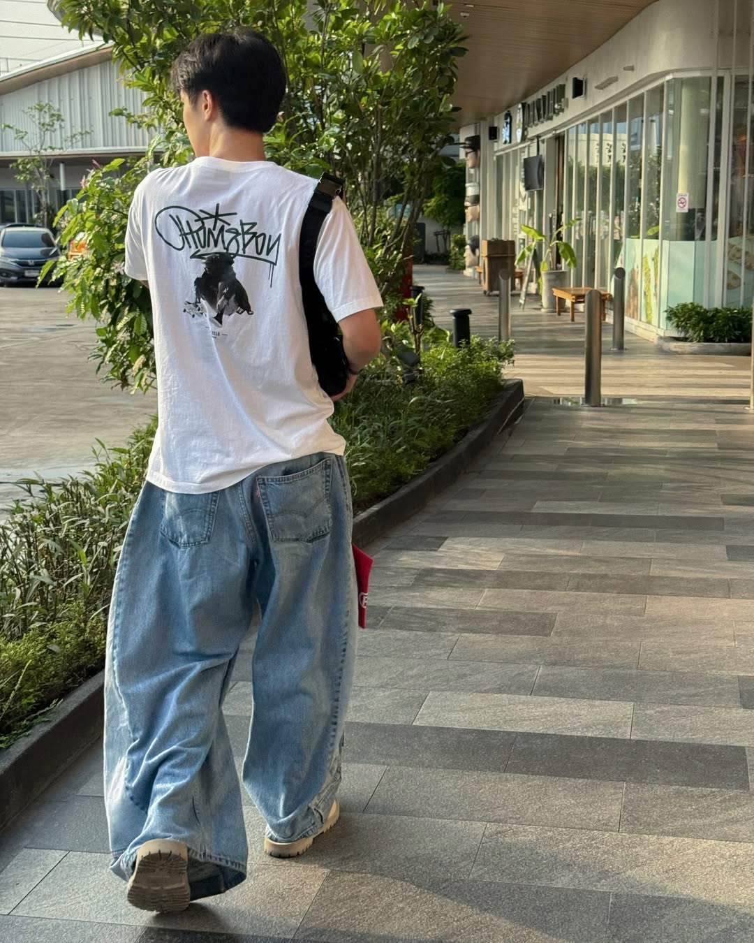 จ๊อบ - ธัชพล กู้วงศ์บัณฑิต
