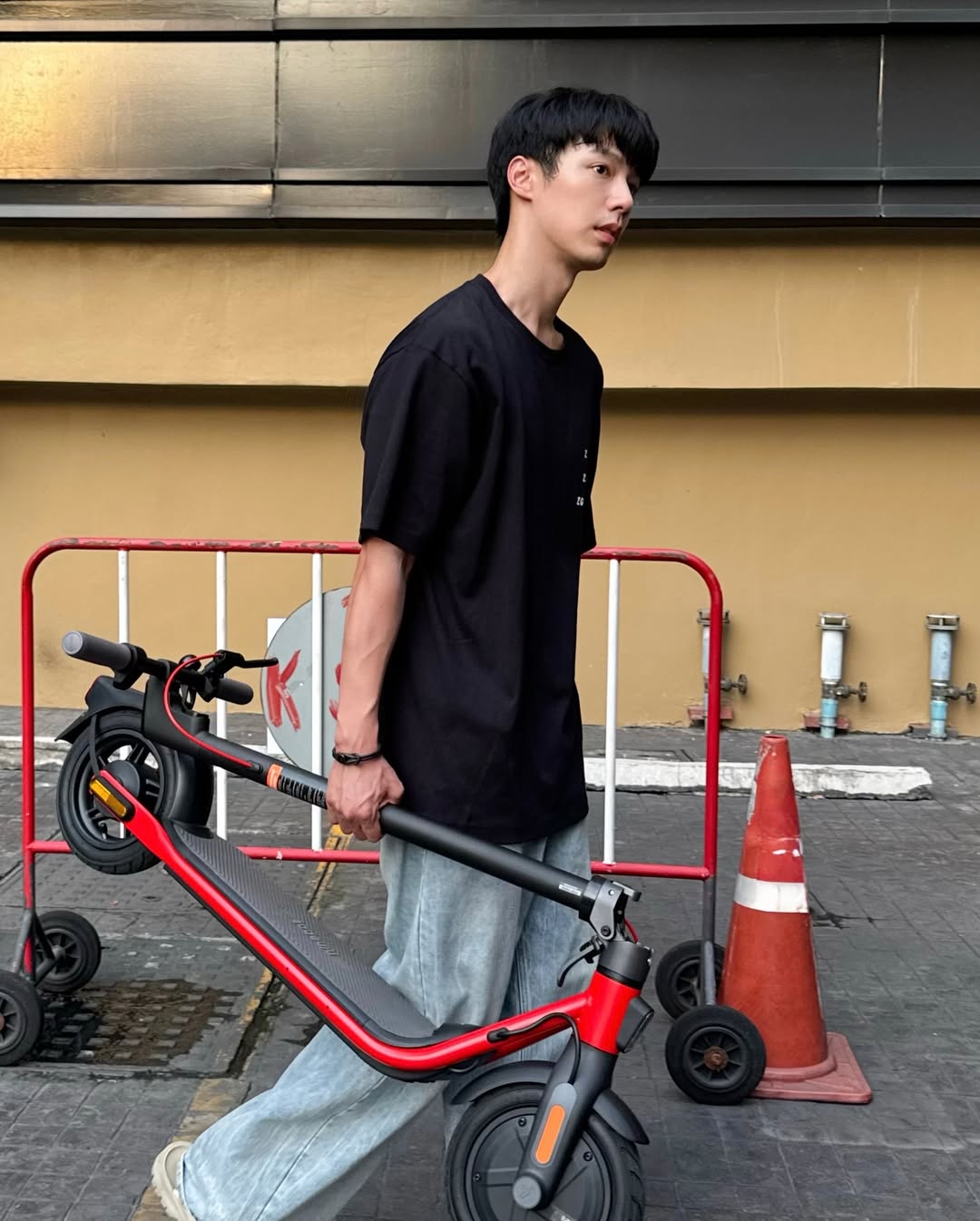 จ๊อบ - ธัชพล กู้วงศ์บัณฑิต
