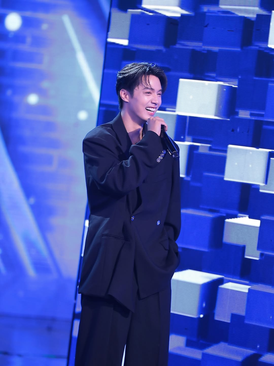 จ๊อบ - ธัชพล กู้วงศ์บัณฑิต