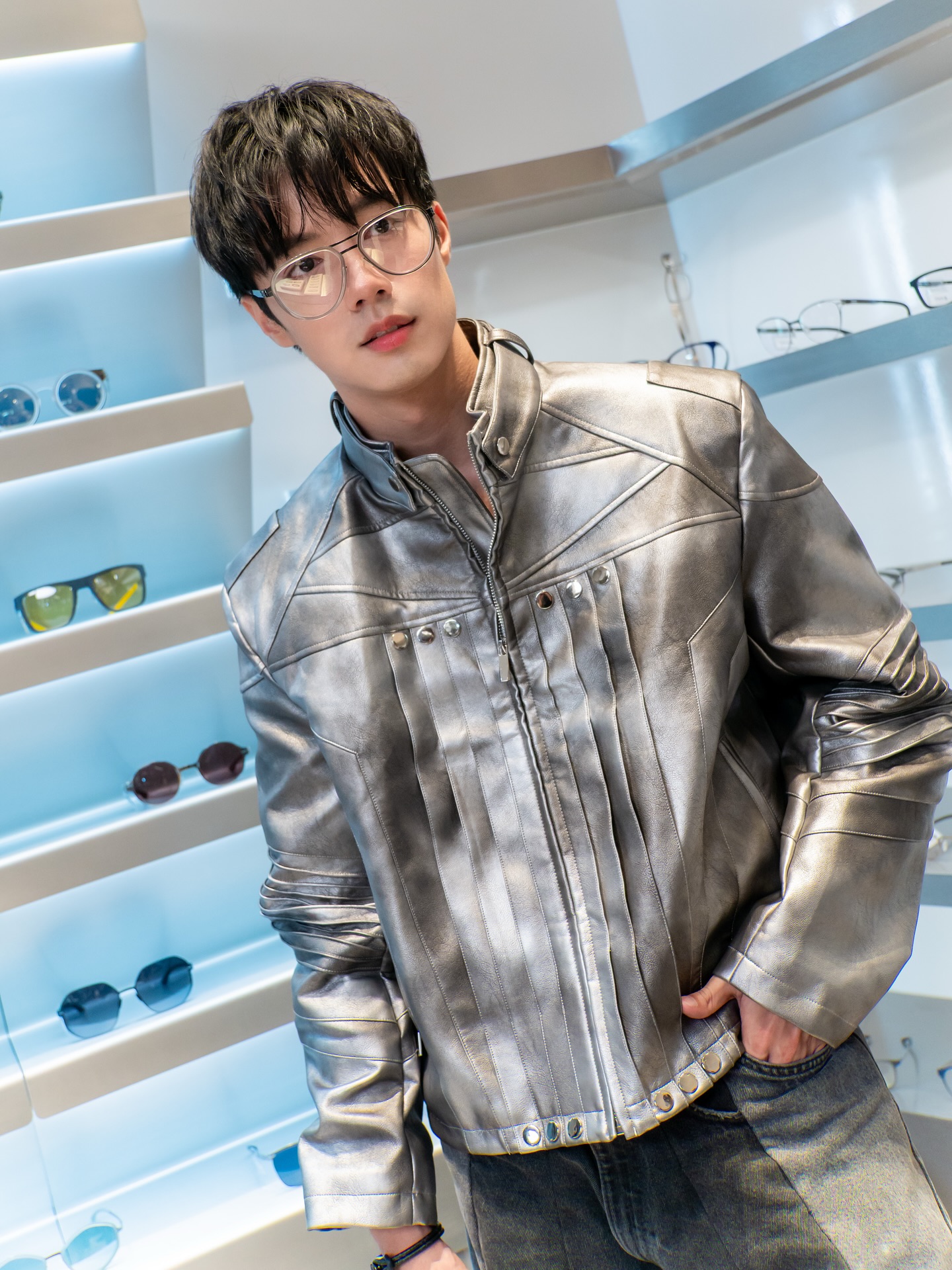 จ๊อบ - ธัชพล กู้วงศ์บัณฑิต