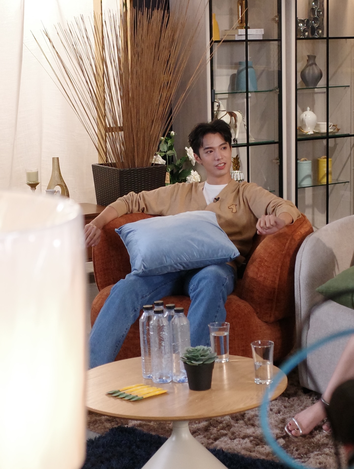 จ๊อบ - ธัชพล กู้วงศ์บัณฑิต