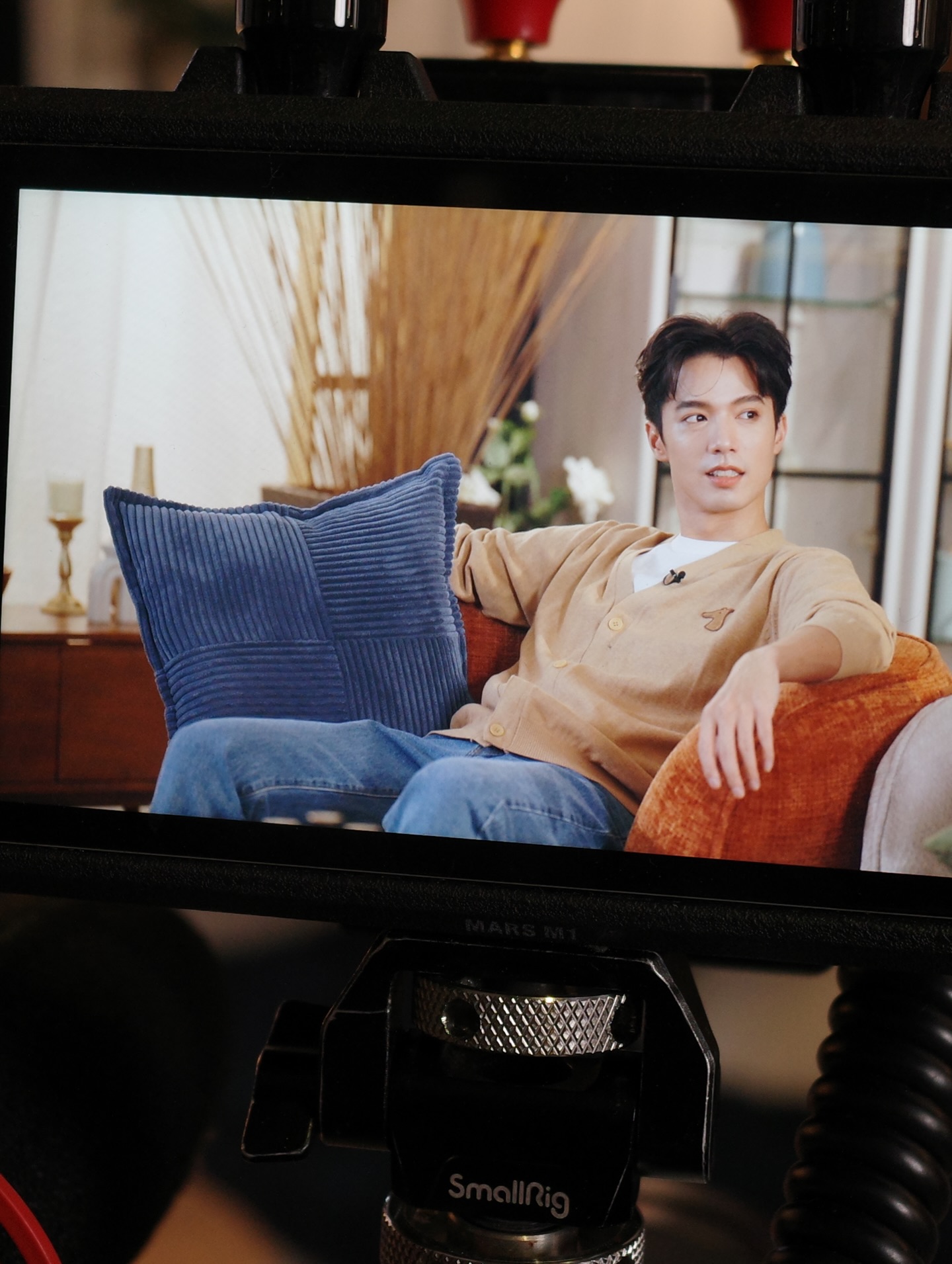 จ๊อบ - ธัชพล กู้วงศ์บัณฑิต