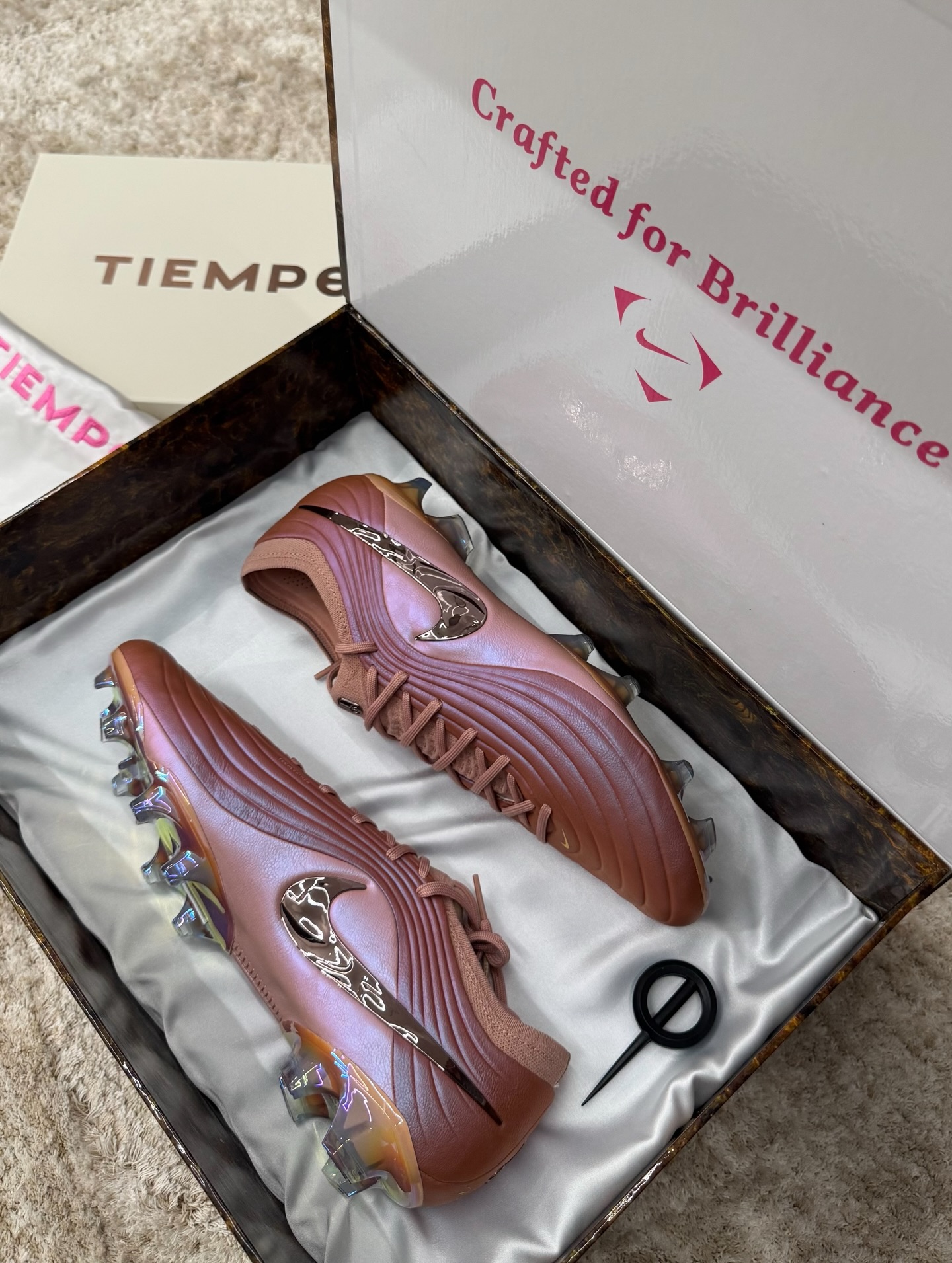 จ๊อบ - ธัชพล กู้วงศ์บัณฑิต