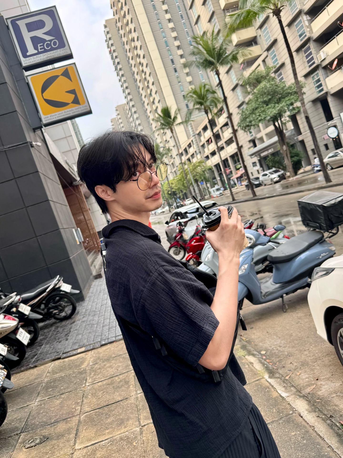 จ๊อบ - ธัชพล กู้วงศ์บัณฑิต