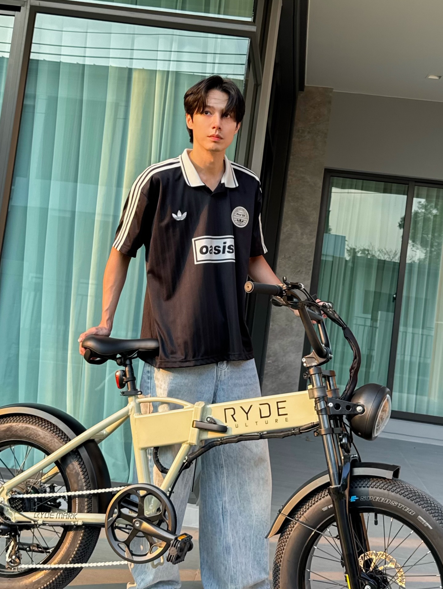 จ๊อบ - ธัชพล กู้วงศ์บัณฑิต