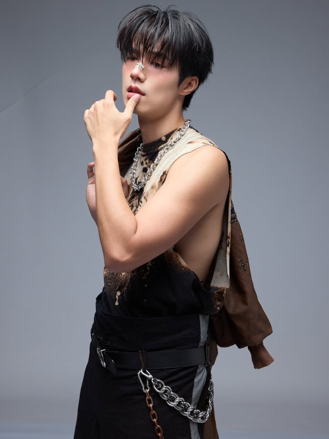 จ๊อบ - ธัชพล กู้วงศ์บัณฑิต