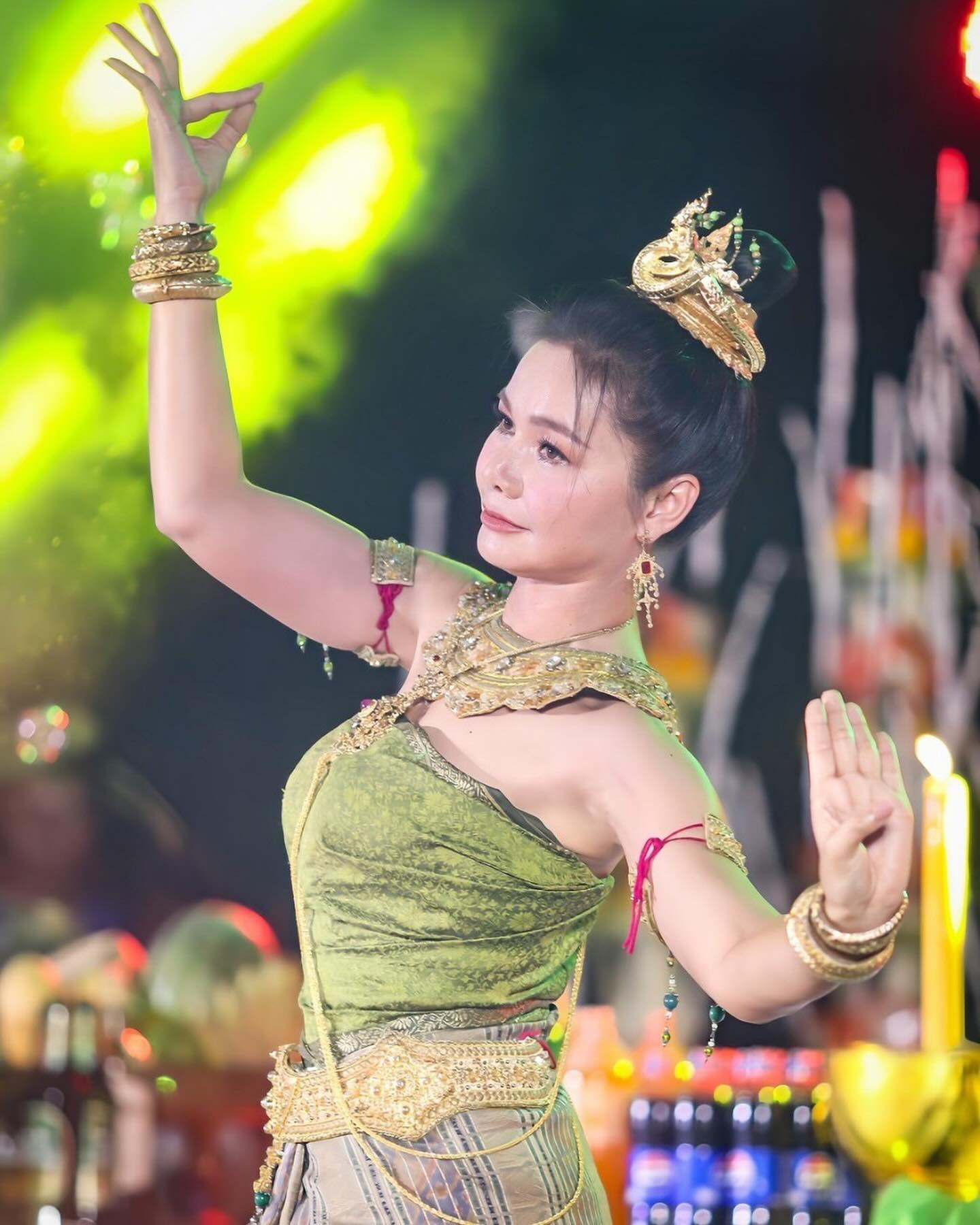 ต่าย - อรทัย ดาบคำ