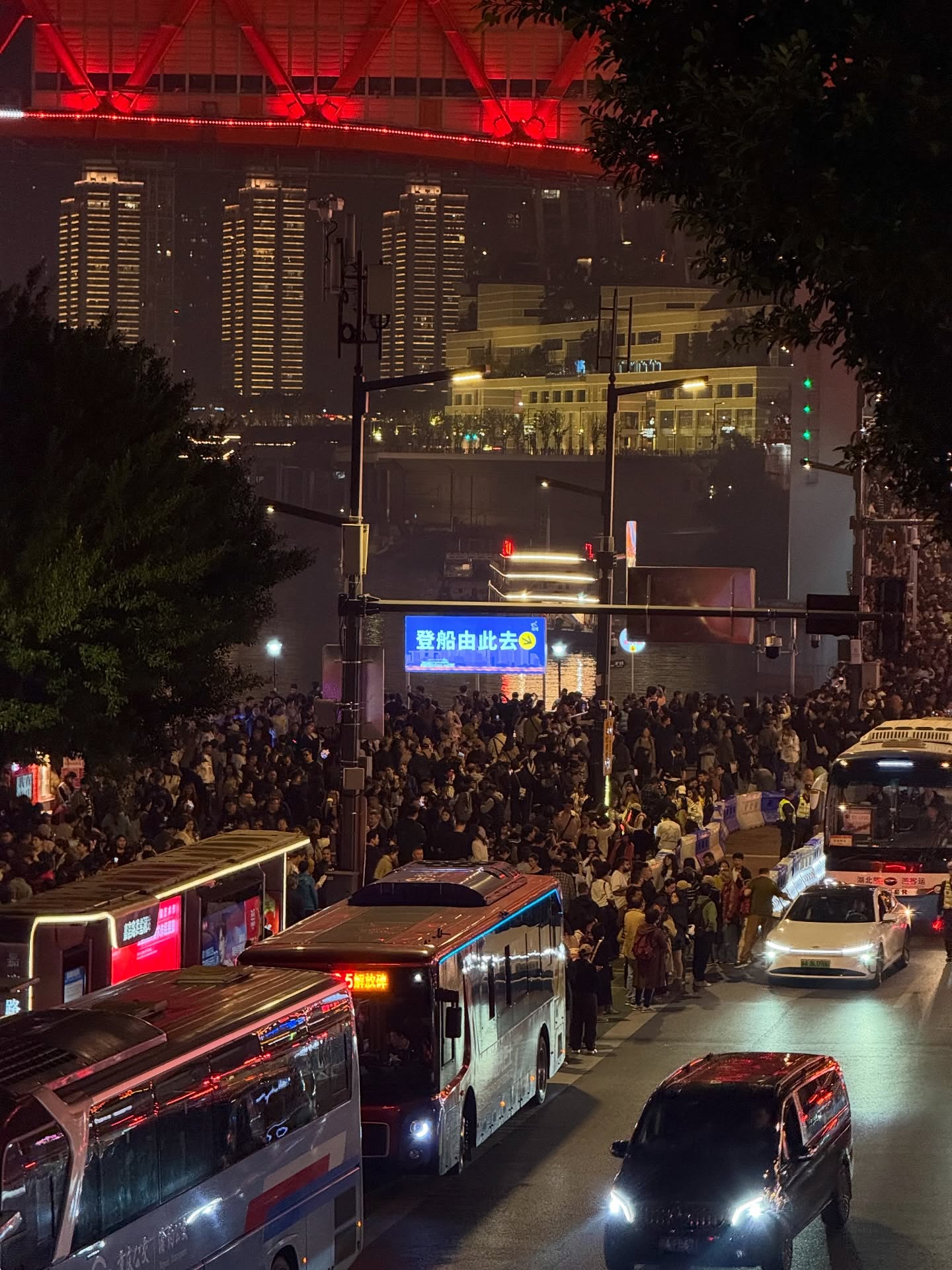 มอส - ภาณุวัฒน์ โสประดิษฐ