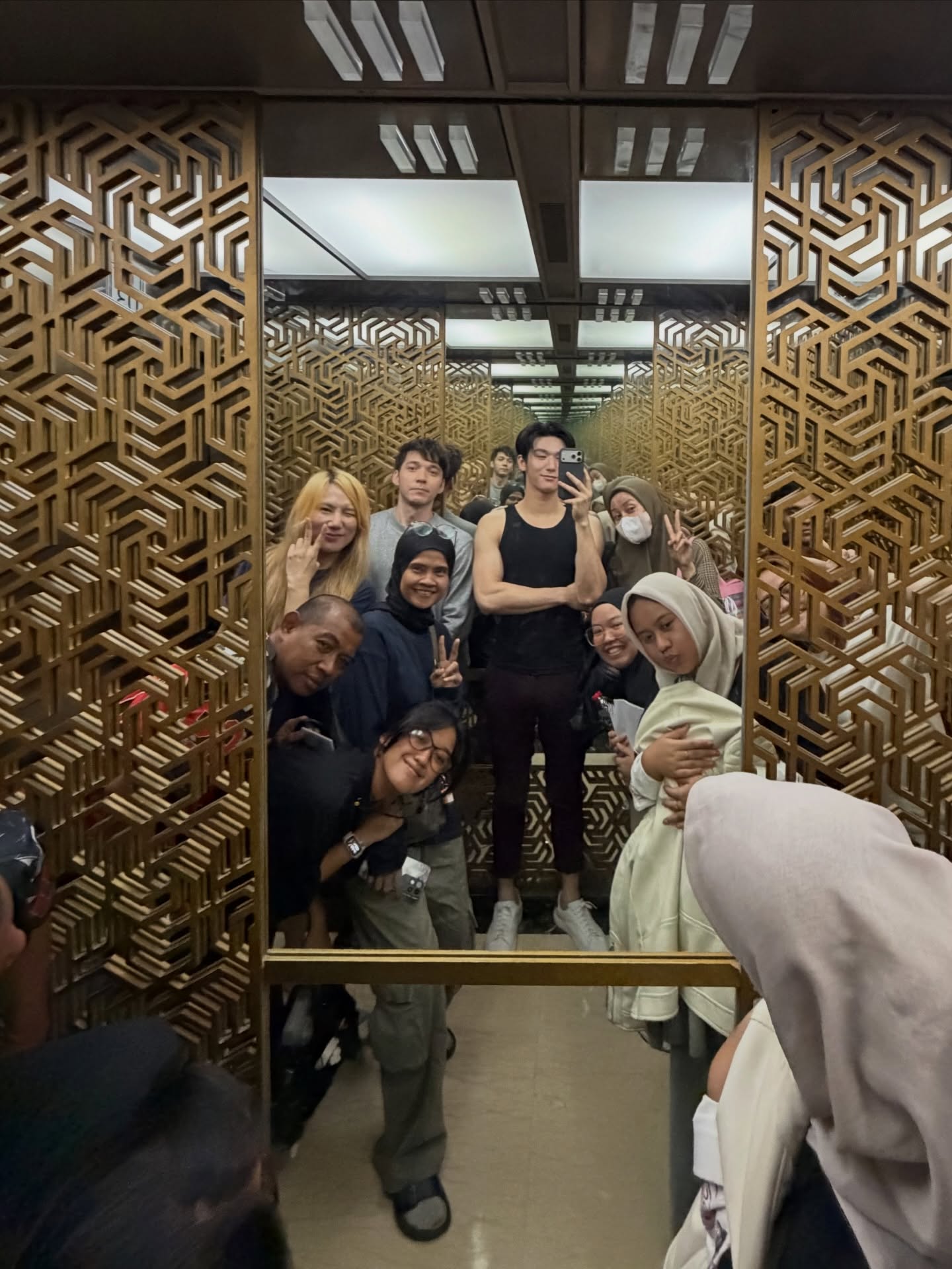 มอส - ภาณุวัฒน์ โสประดิษฐ