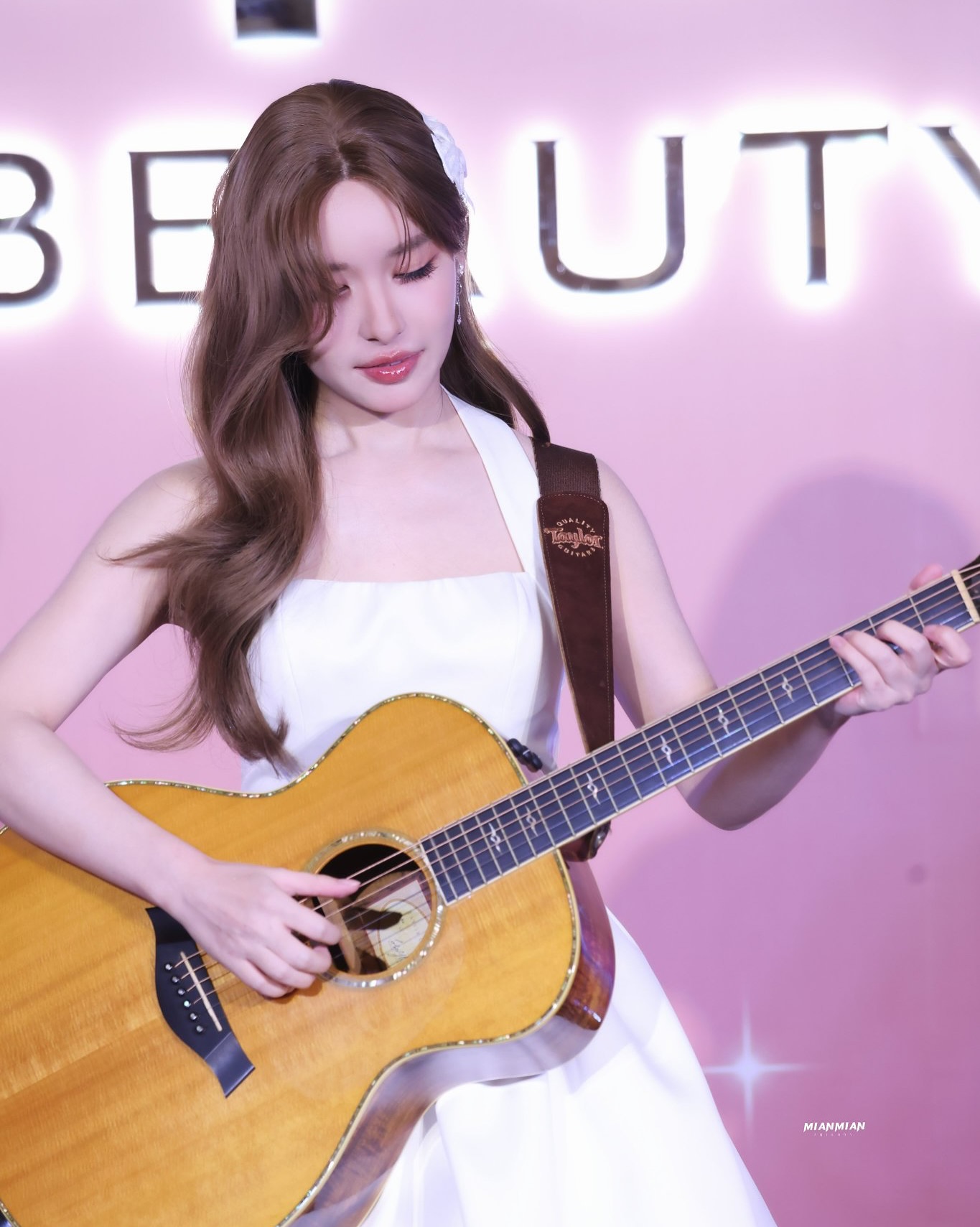 ลูกแก้ว - กมลลักษณ์ แสงทรัพย์สิน