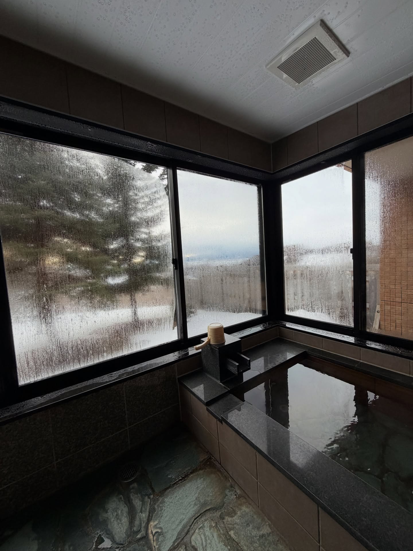 ลูกแก้ว - กมลลักษณ์ แสงทรัพย์สิน