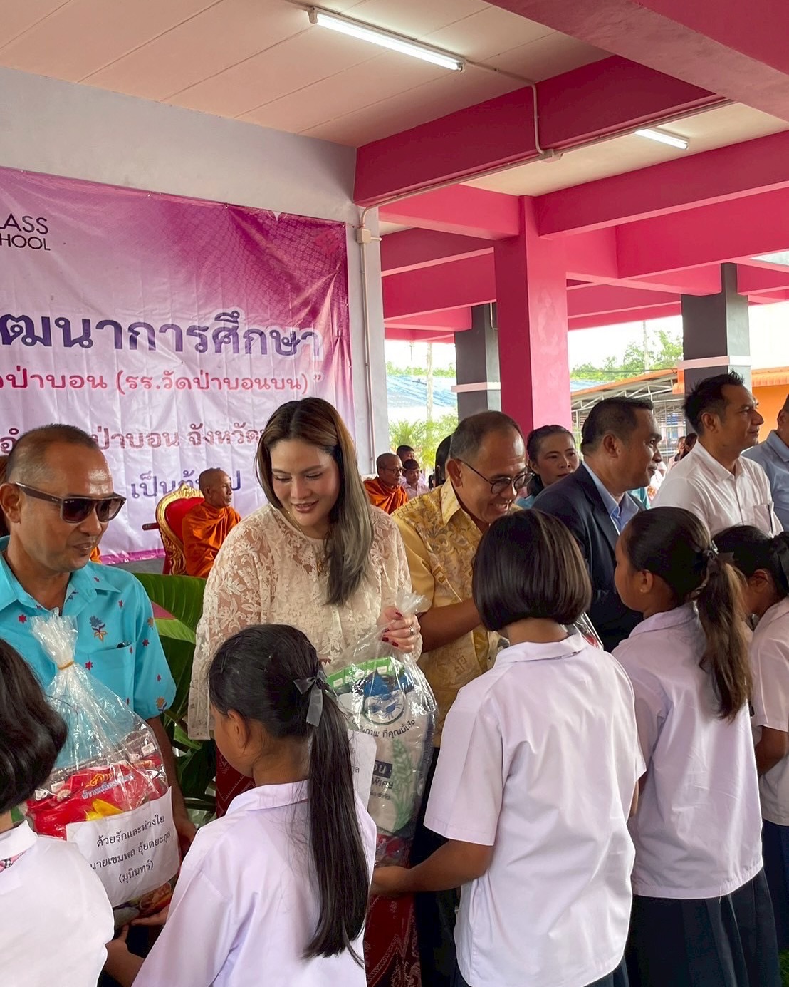 อร - อรอนงค์ ปัญญาวงศ์