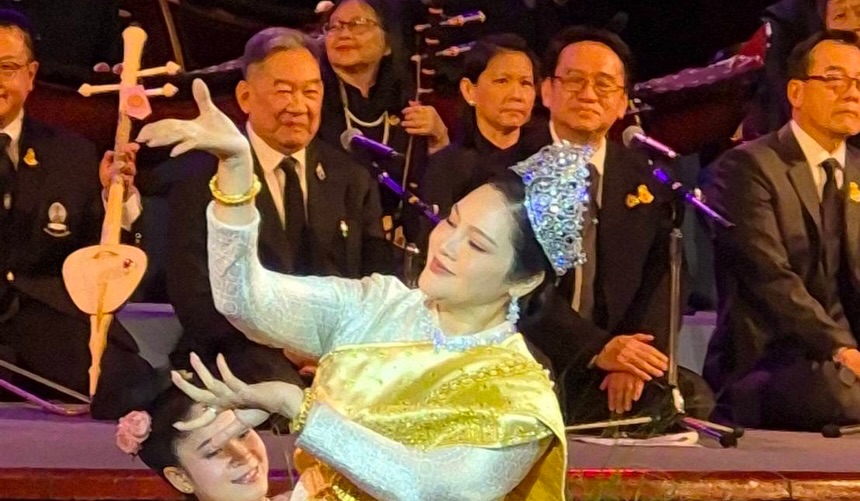 อร - อรอนงค์ ปัญญาวงศ์