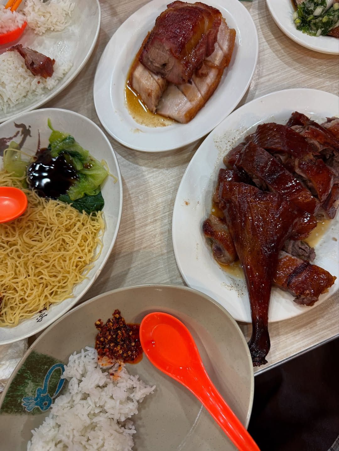 อิน - สาริน รณเกียรติ