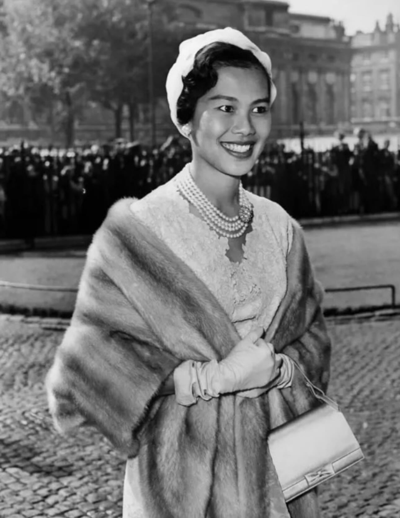 รถเมล์ - คะนึงนิจ จักรสมิทธานนท์