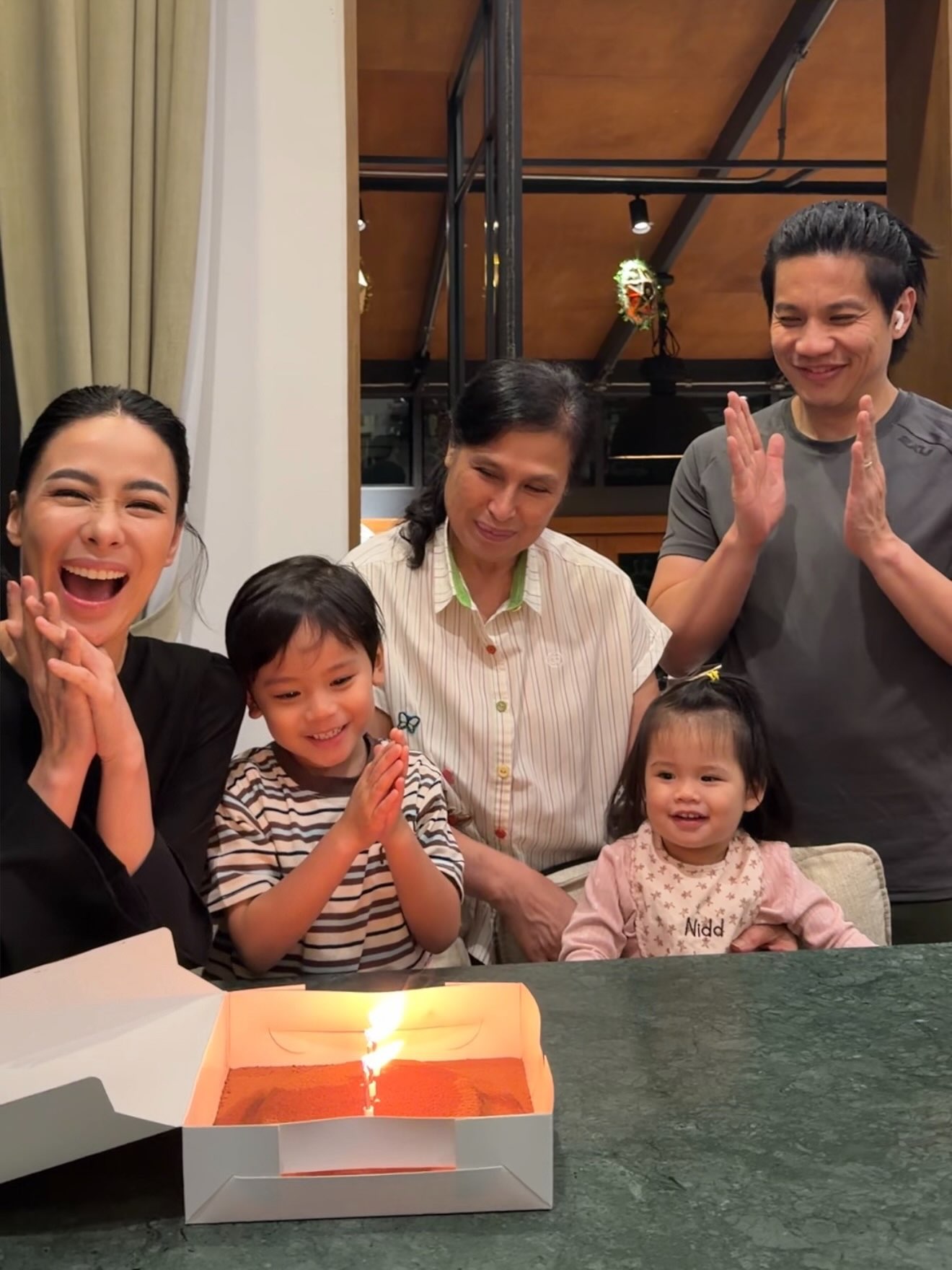 รถเมล์ - คะนึงนิจ จักรสมิทธานนท์