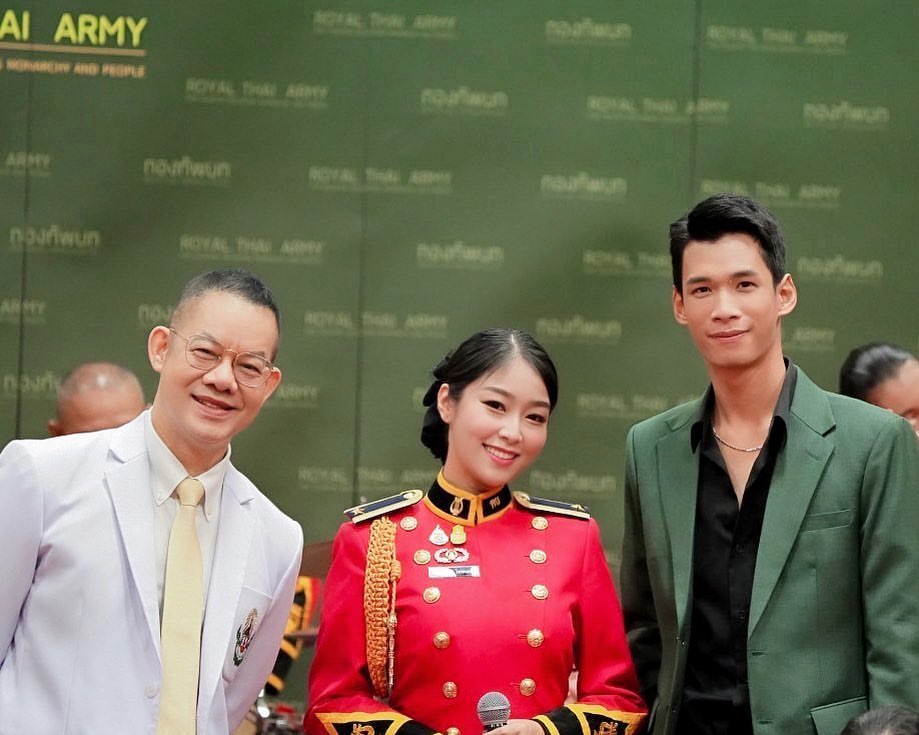 พลอยใส - ธัญลักษณ์ โชคธนเดช