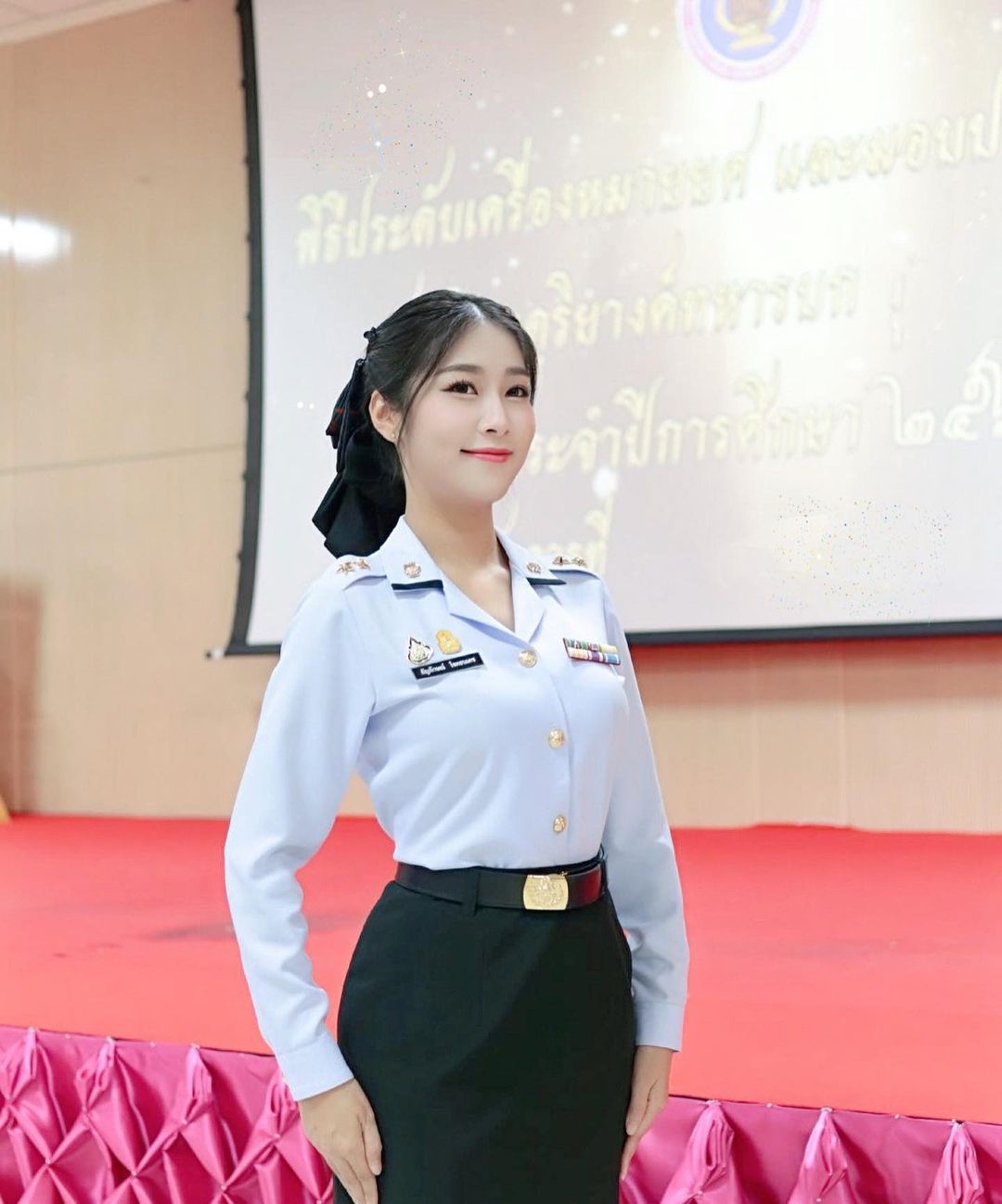 พลอยใส - ธัญลักษณ์ โชคธนเดช