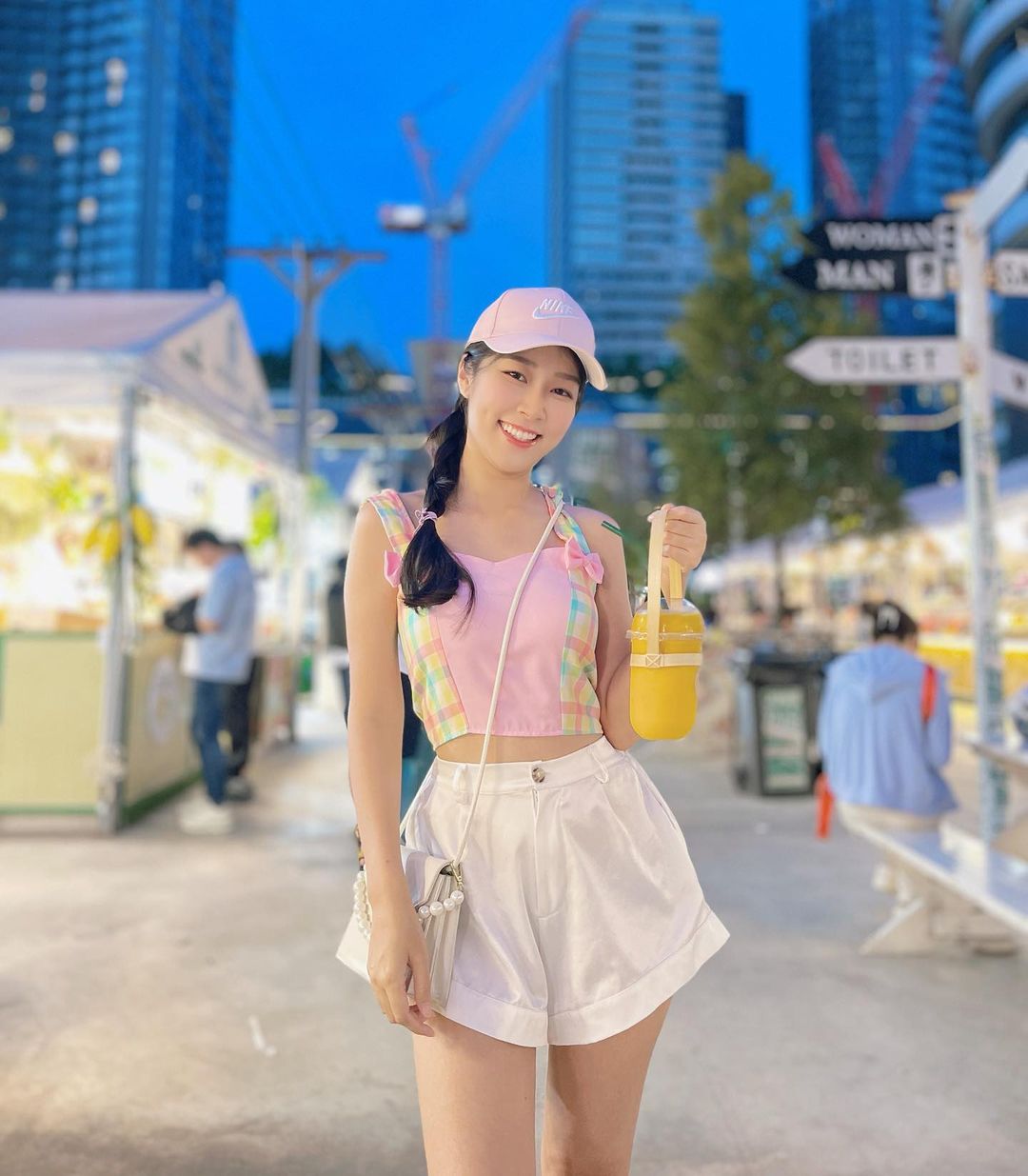 พลอยใส - ธัญลักษณ์ โชคธนเดช