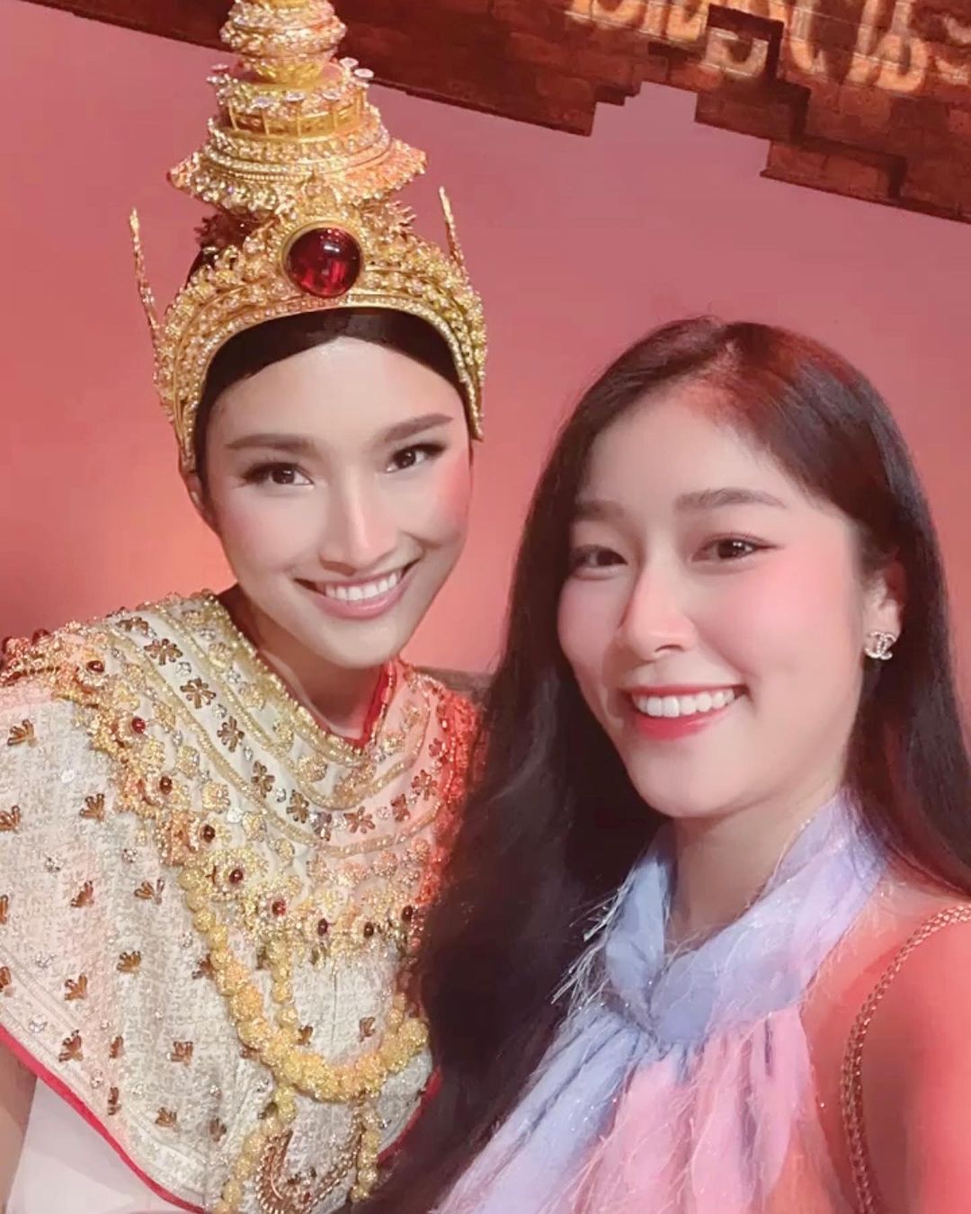 พลอยใส - ธัญลักษณ์ โชคธนเดช