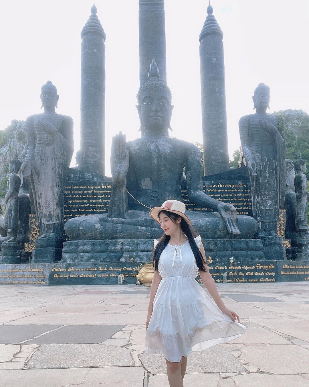 พลอยใส - ธัญลักษณ์ โชคธนเดช