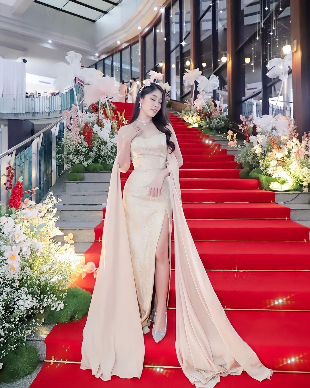 พลอยใส - ธัญลักษณ์ โชคธนเดช