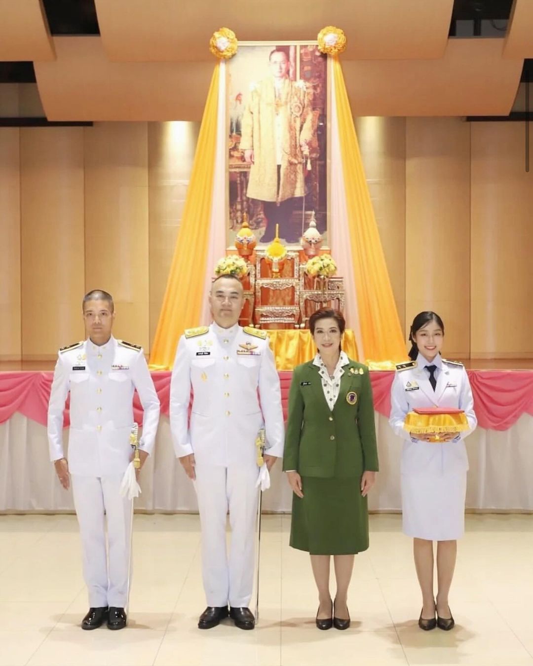 พลอยใส - ธัญลักษณ์ โชคธนเดช