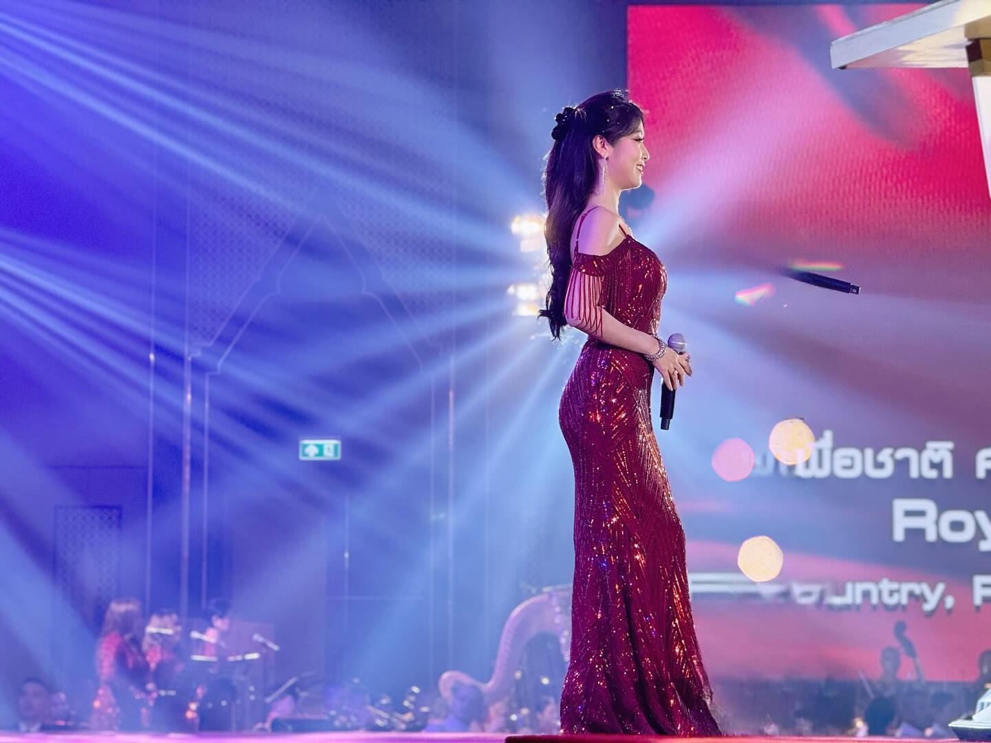 พลอยใส - ธัญลักษณ์ โชคธนเดช