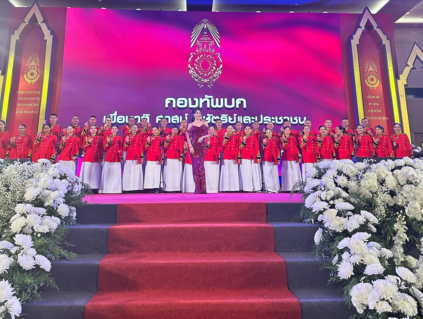 พลอยใส - ธัญลักษณ์ โชคธนเดช