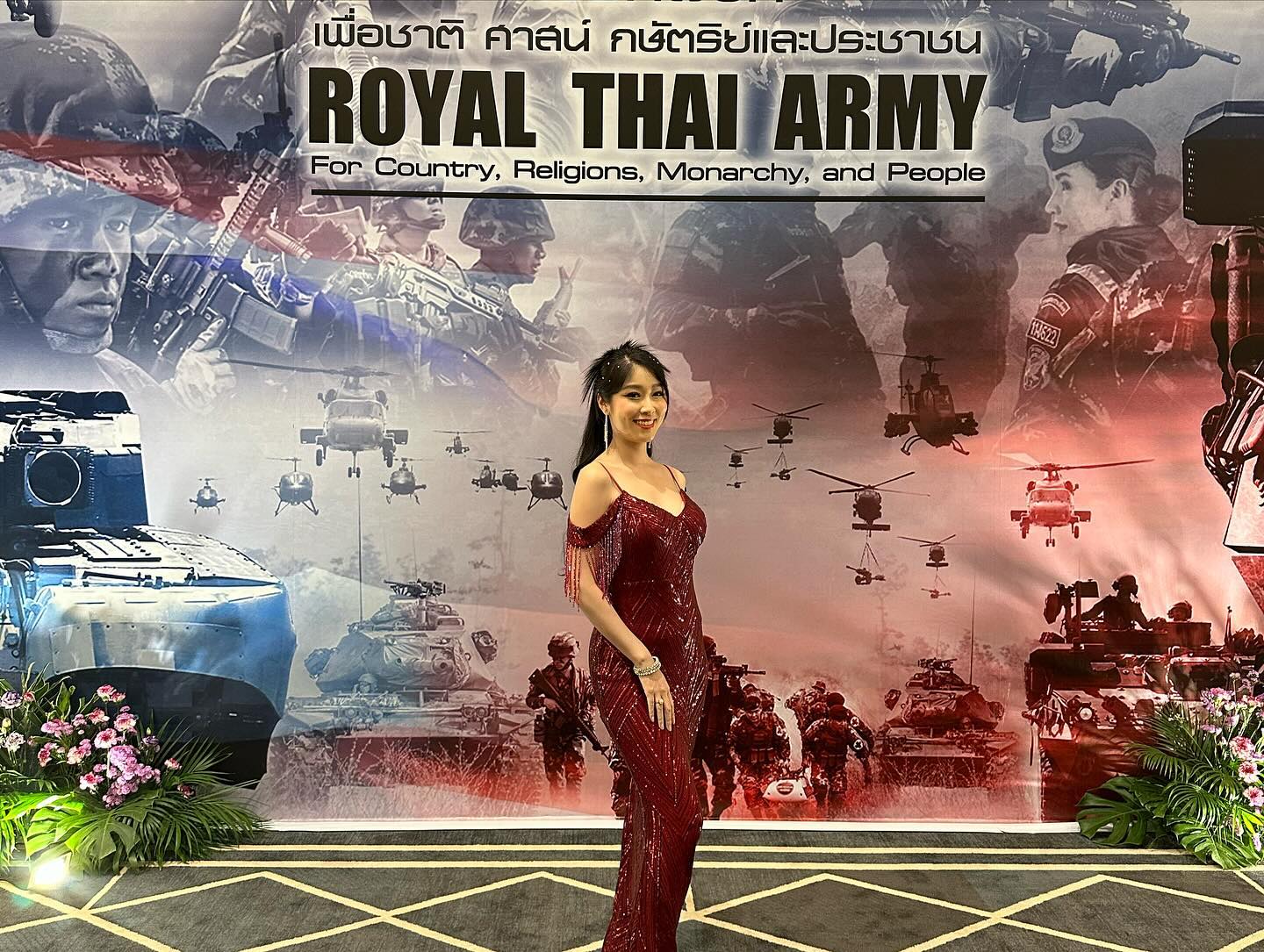 พลอยใส - ธัญลักษณ์ โชคธนเดช