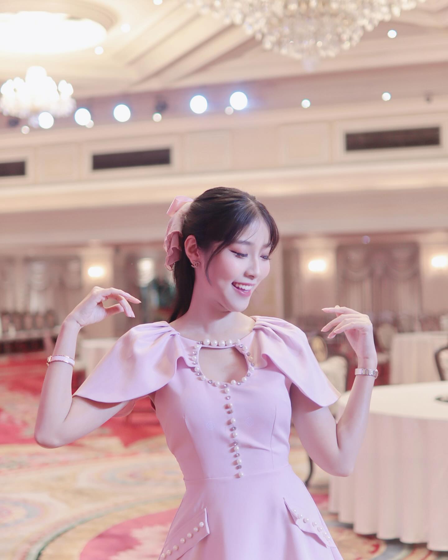 พลอยใส - ธัญลักษณ์ โชคธนเดช