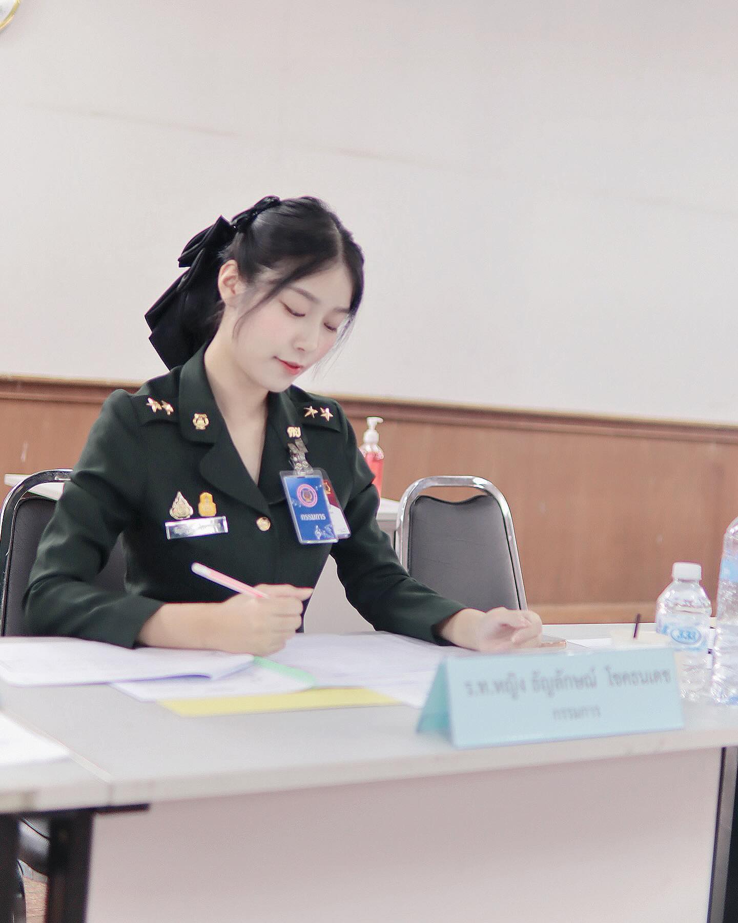 พลอยใส - ธัญลักษณ์ โชคธนเดช